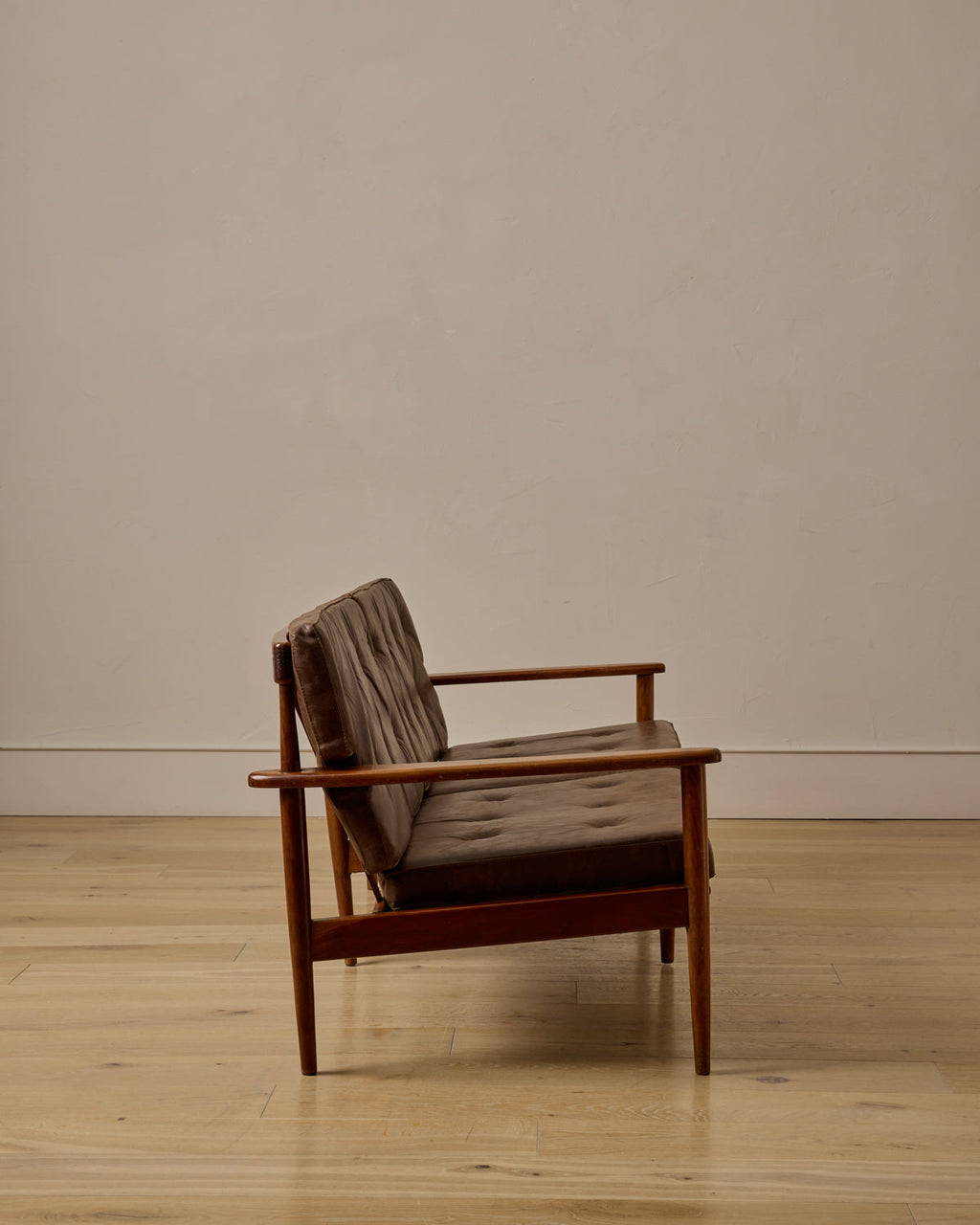 Lostine - Mid - Century Tufted Leather Sofa