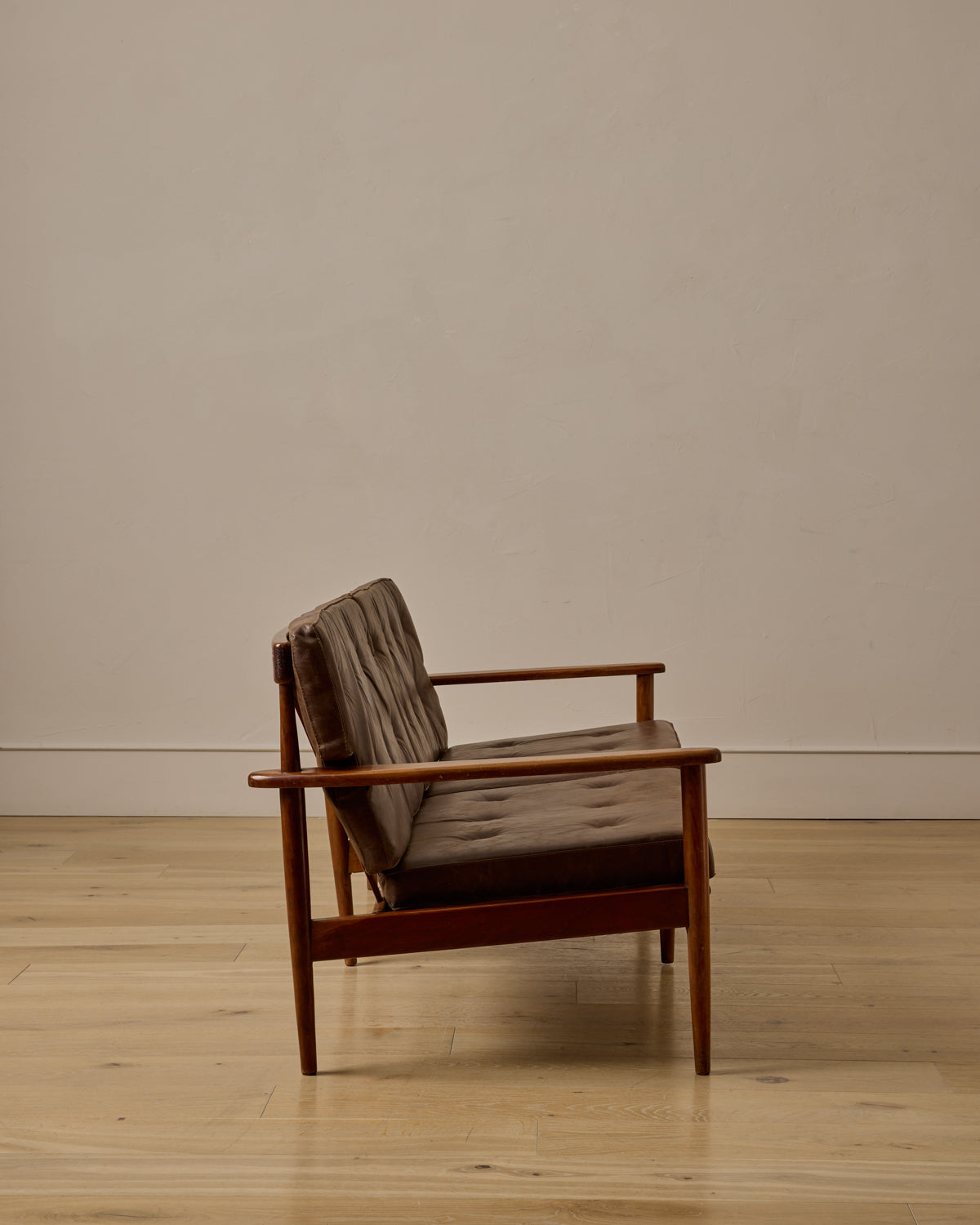 Lostine - Mid - Century Tufted Leather Sofa