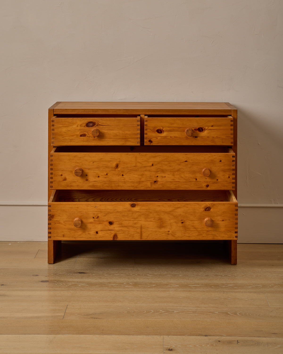 Lostine - Swedish Pine Chest of Drawers