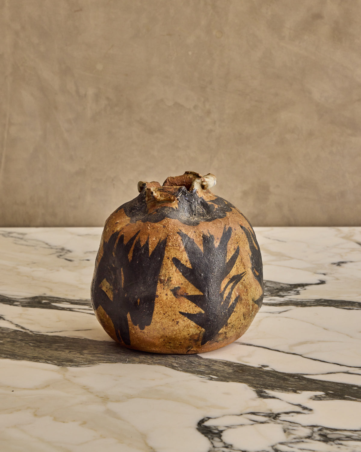 Lostine - Crow Rim Ceramic Vase