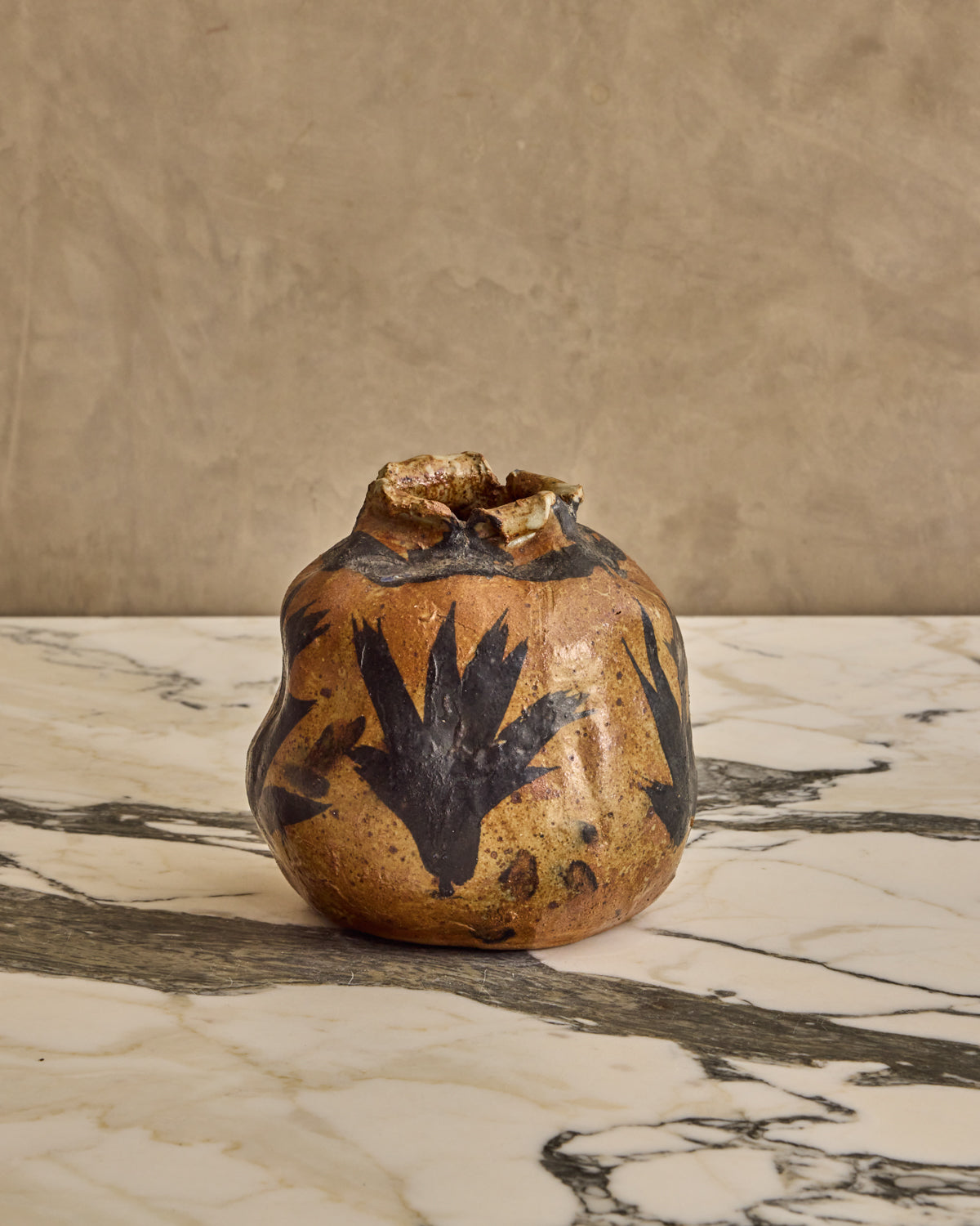 Lostine - Crow Rim Ceramic Vase