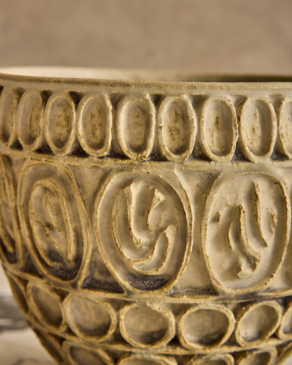 Lostine - Well Curved Studio Ceramic