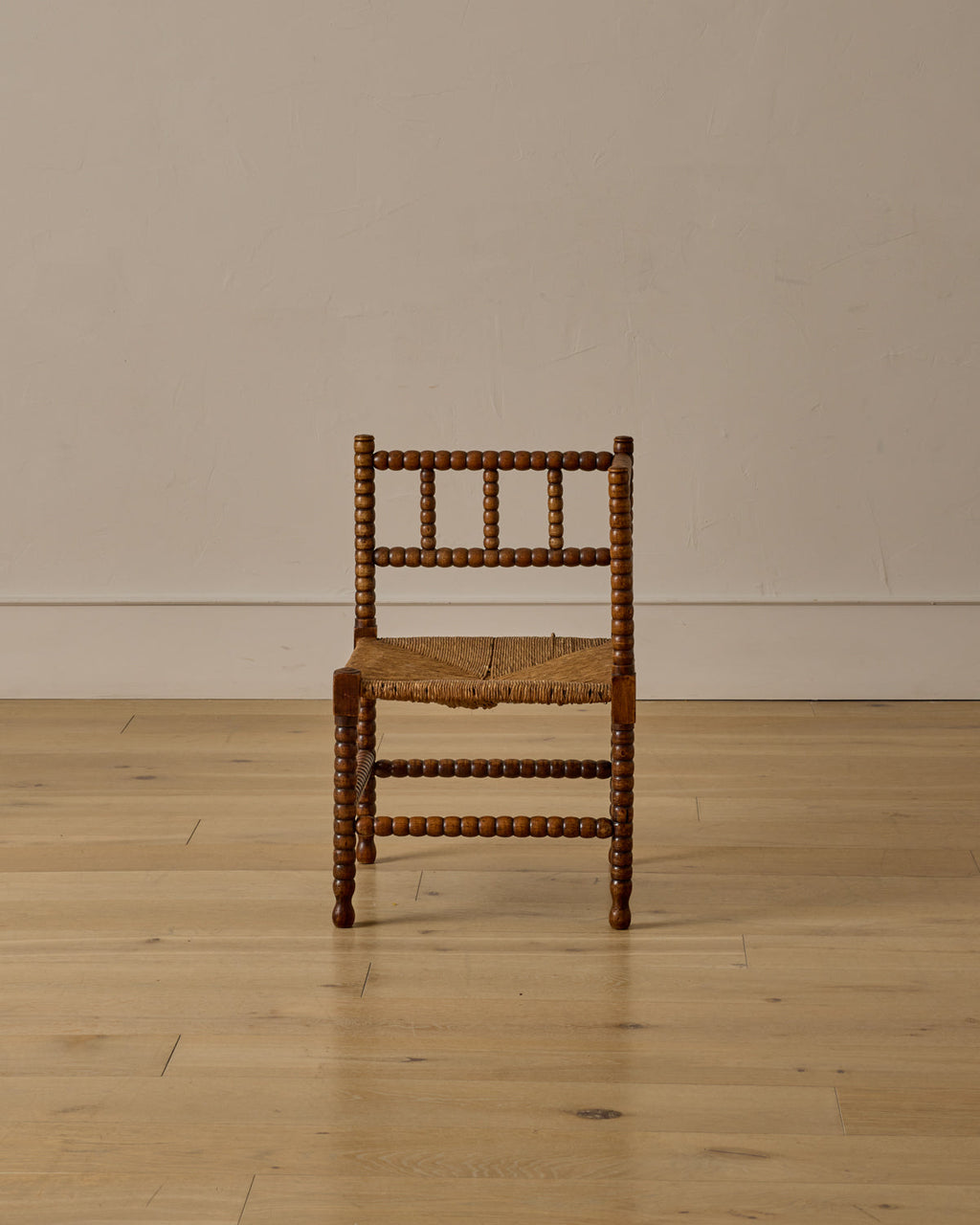 Lostine - Corner Rounded Bobbin Chair