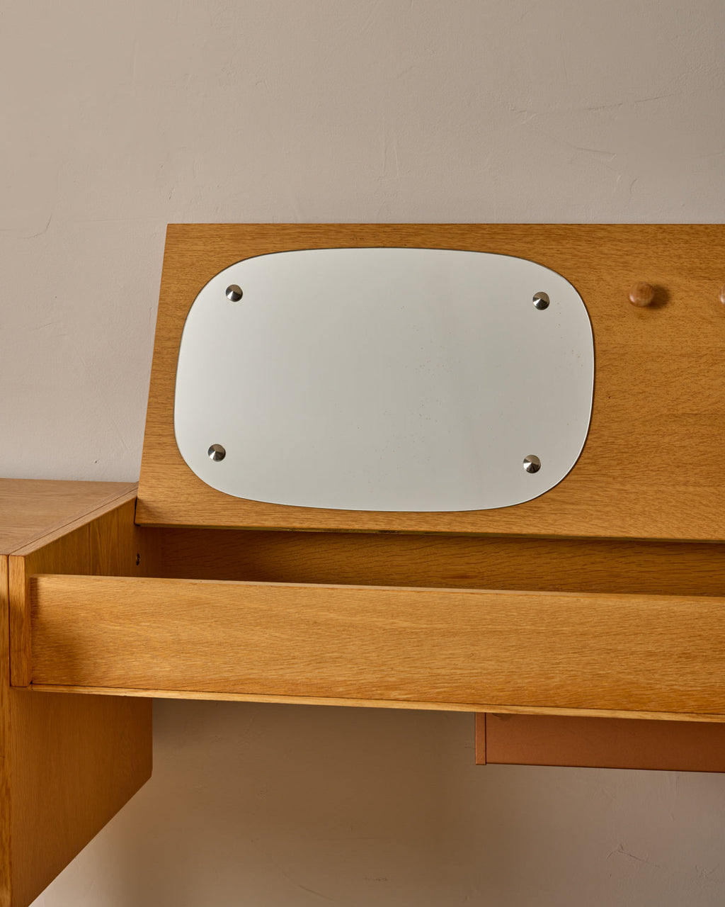 Lostine - Scandinavian Oak Dresser with Vanity