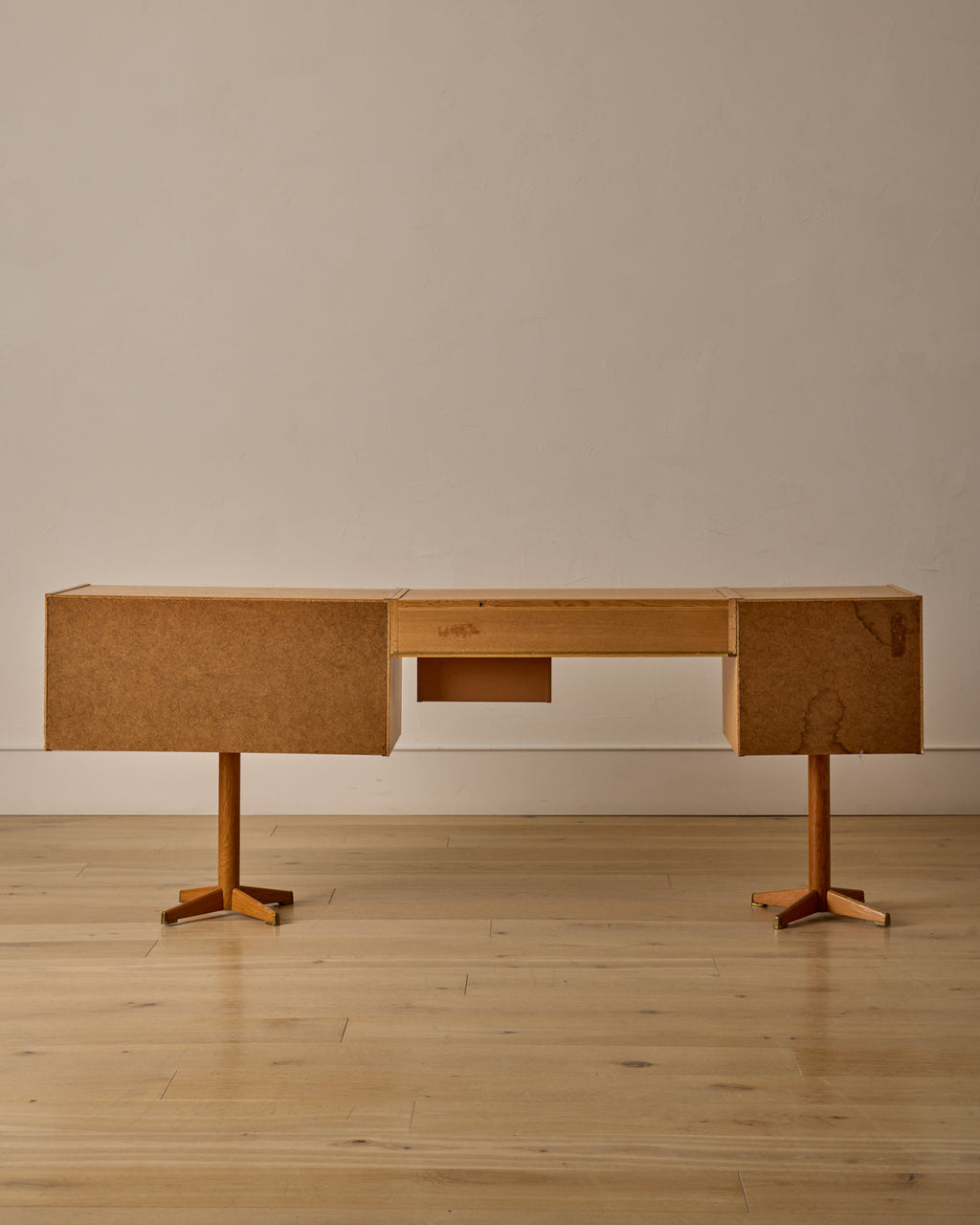 Lostine - Scandinavian Oak Dresser with Vanity