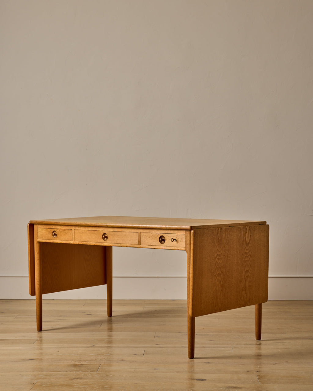 Lostine - Oak Drop - Leaf Desk by Hans J. Wegner
