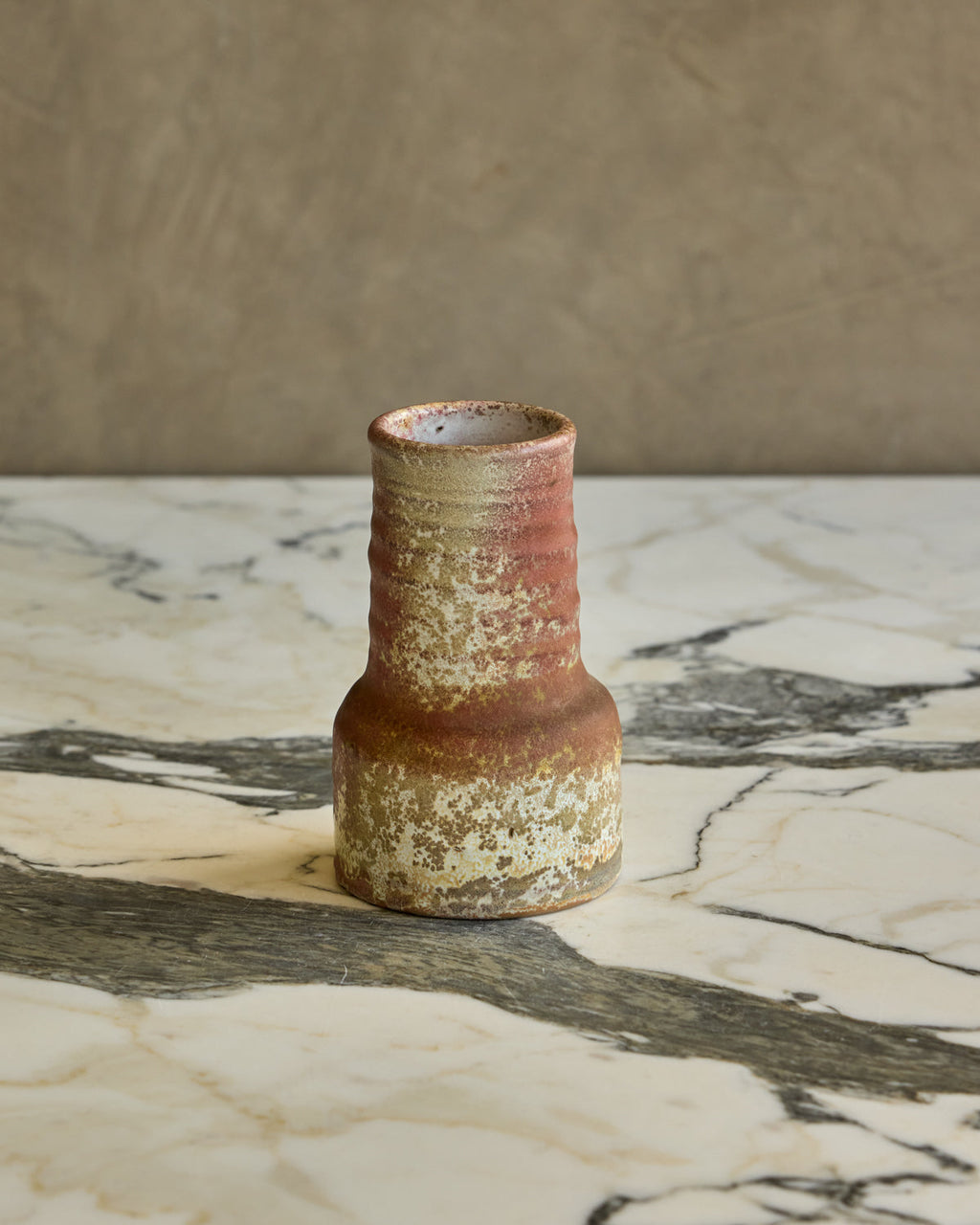 Lostine - Red Ribbed Neck Vase