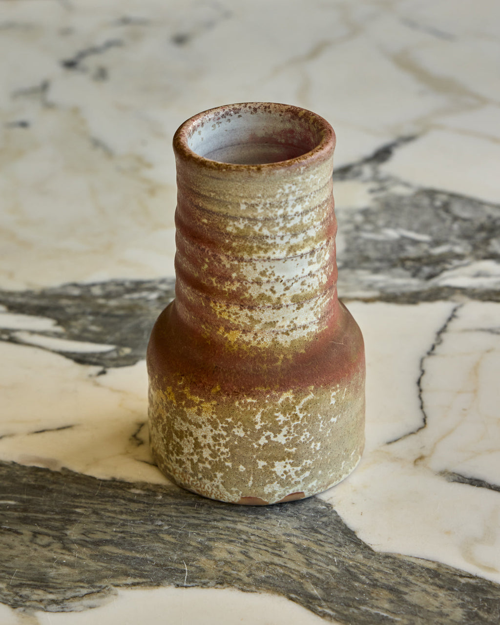 Lostine - Red Ribbed Neck Vase