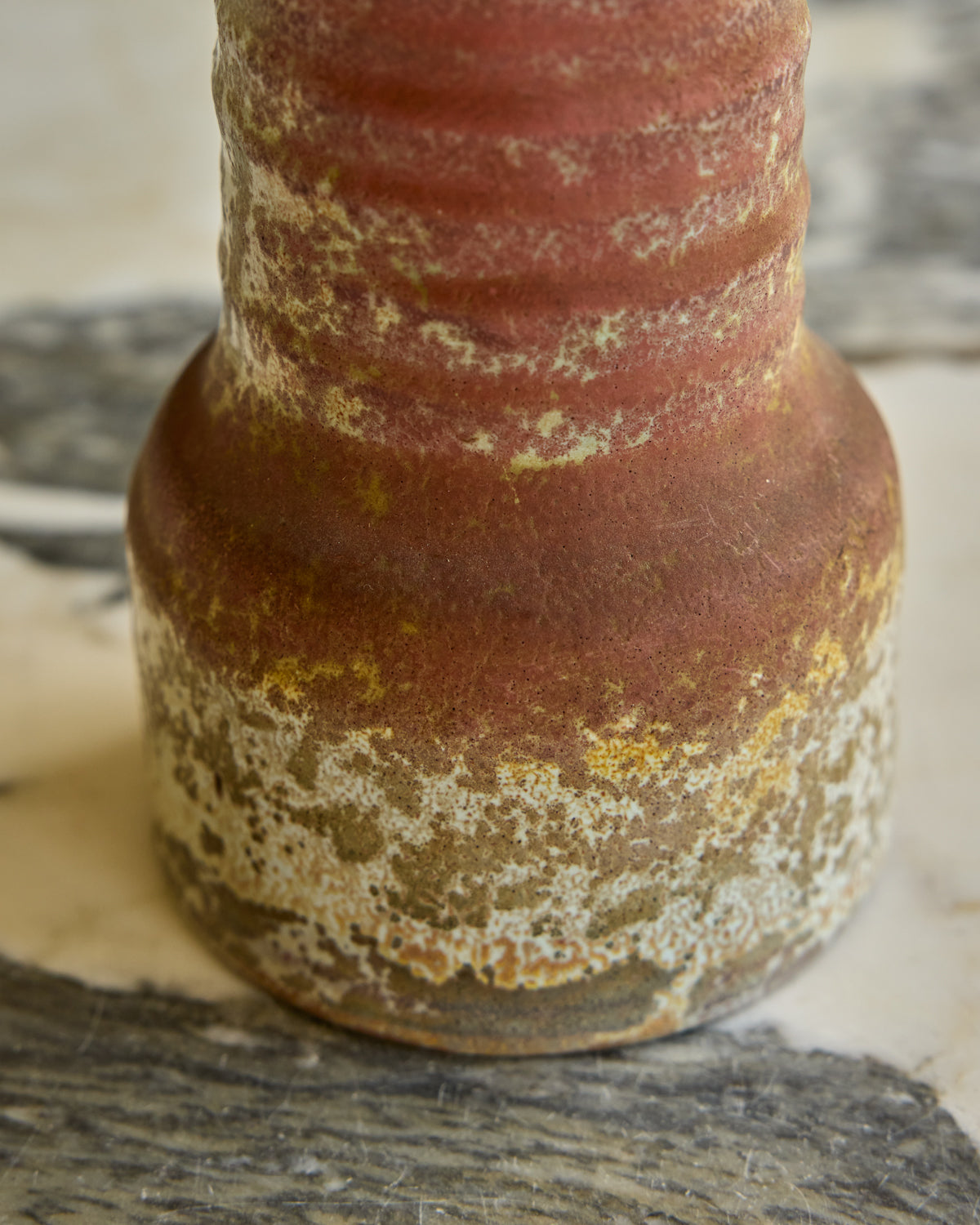 Lostine - Red Ribbed Neck Vase