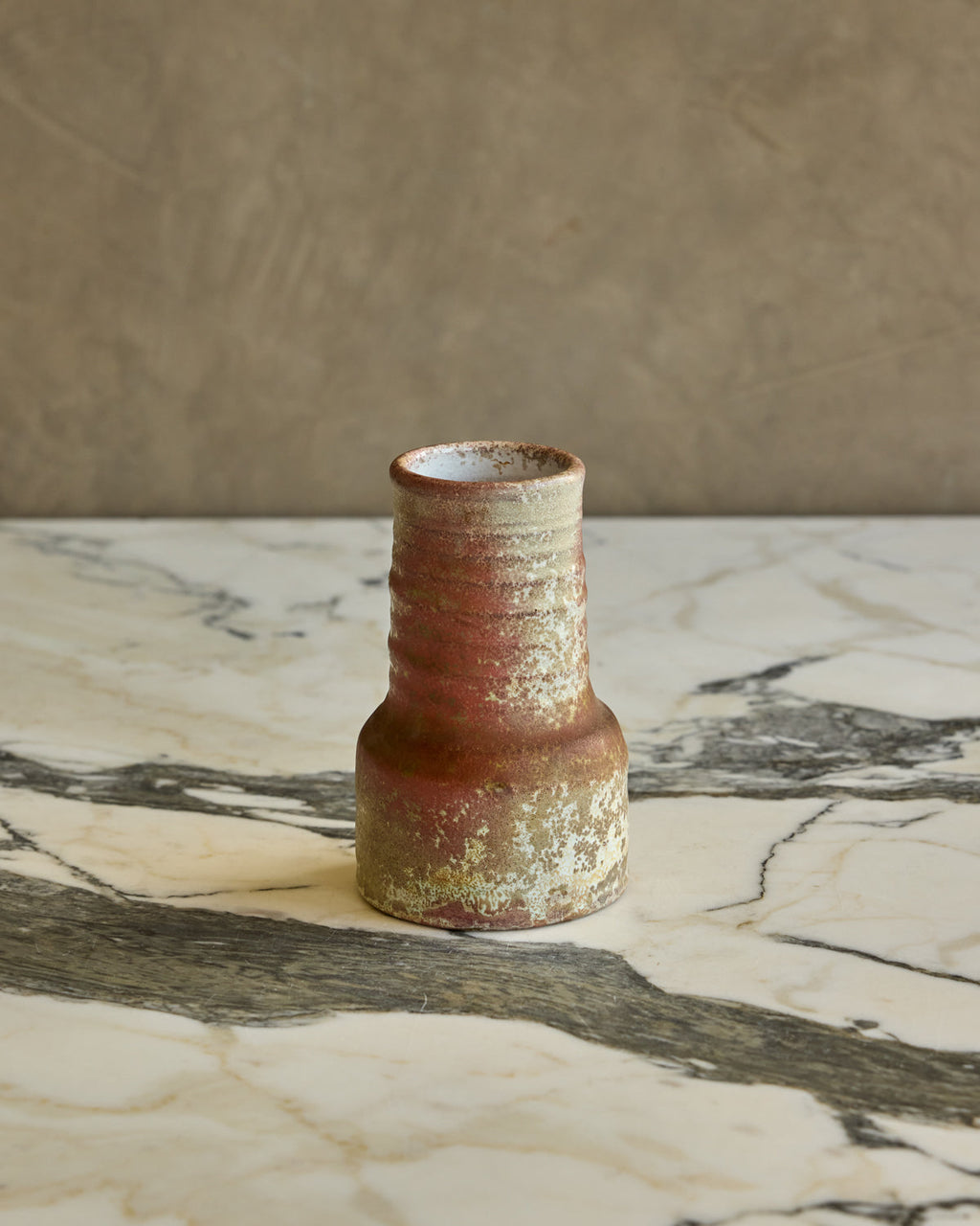 Lostine - Red Ribbed Neck Vase