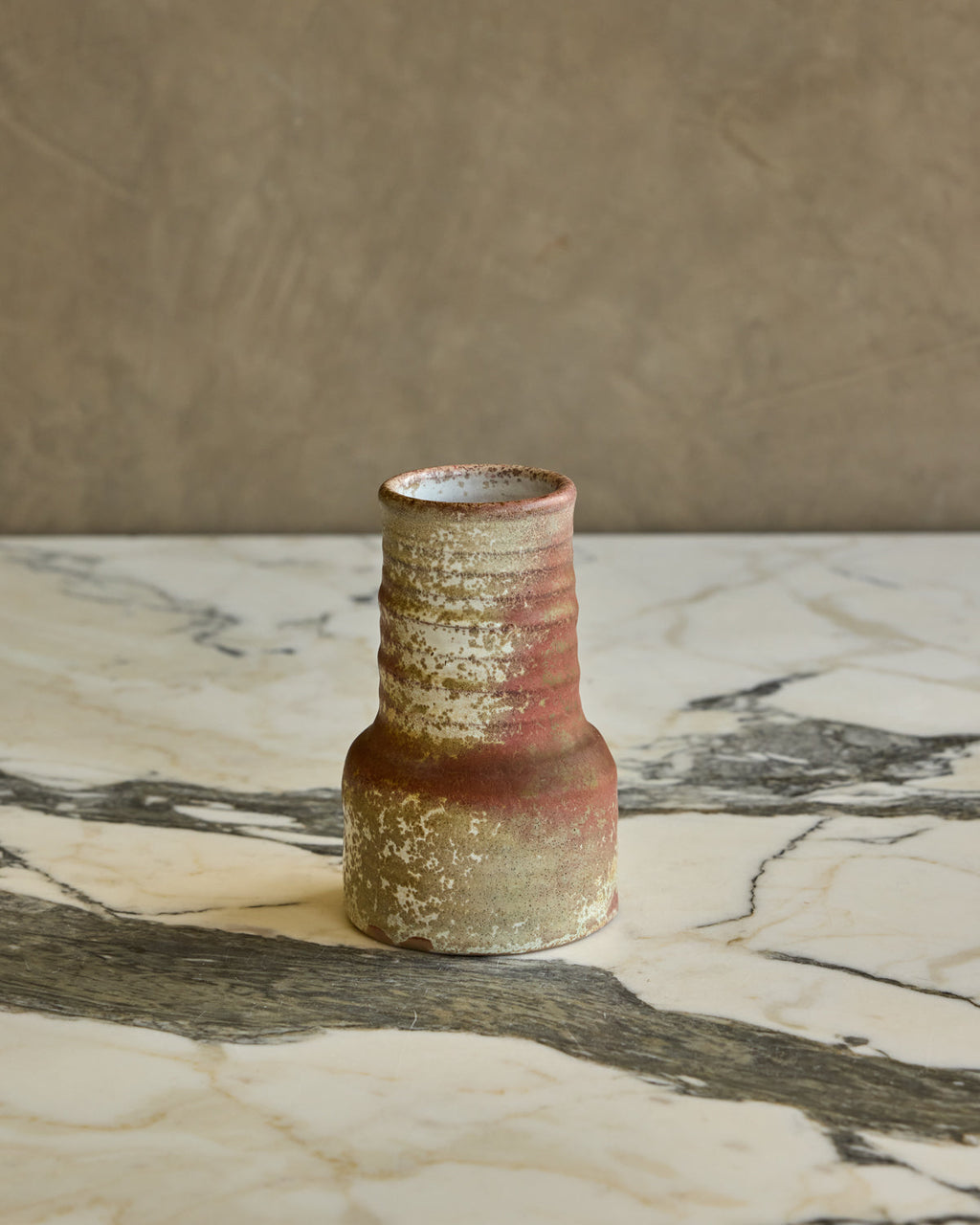 Lostine - Red Ribbed Neck Vase
