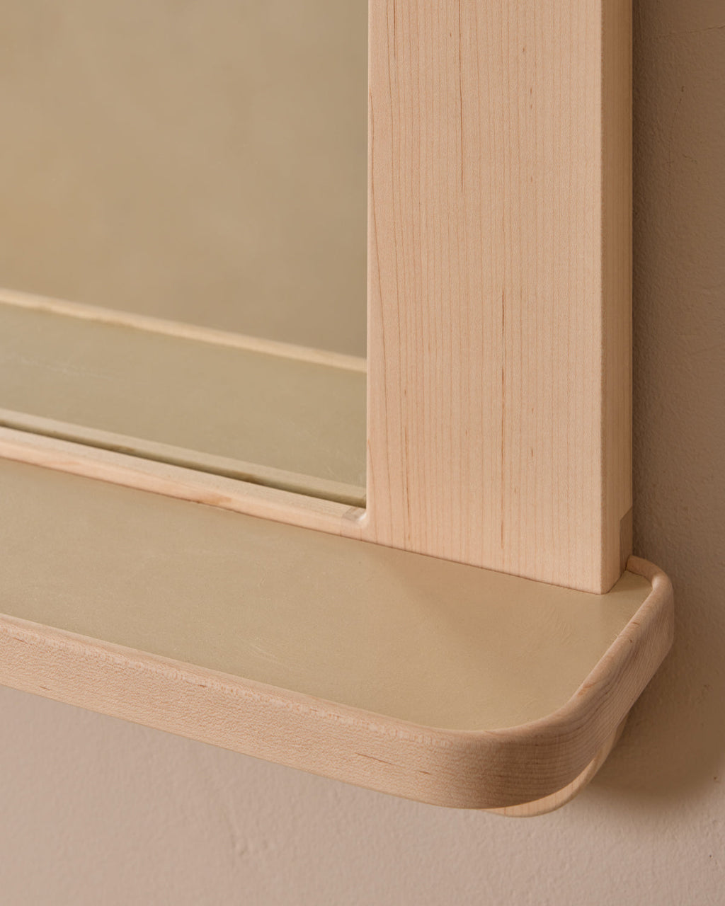 Lostine - Bennett Mirror with Shelf - Clear Maple
