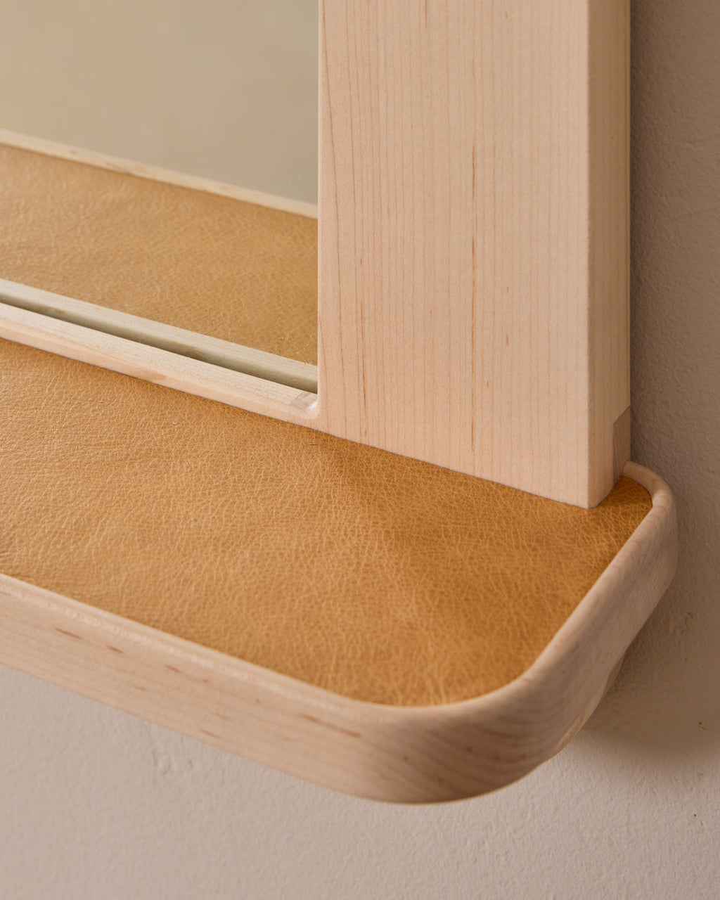 Lostine - Bennett Mirror with Shelf - Clear Maple