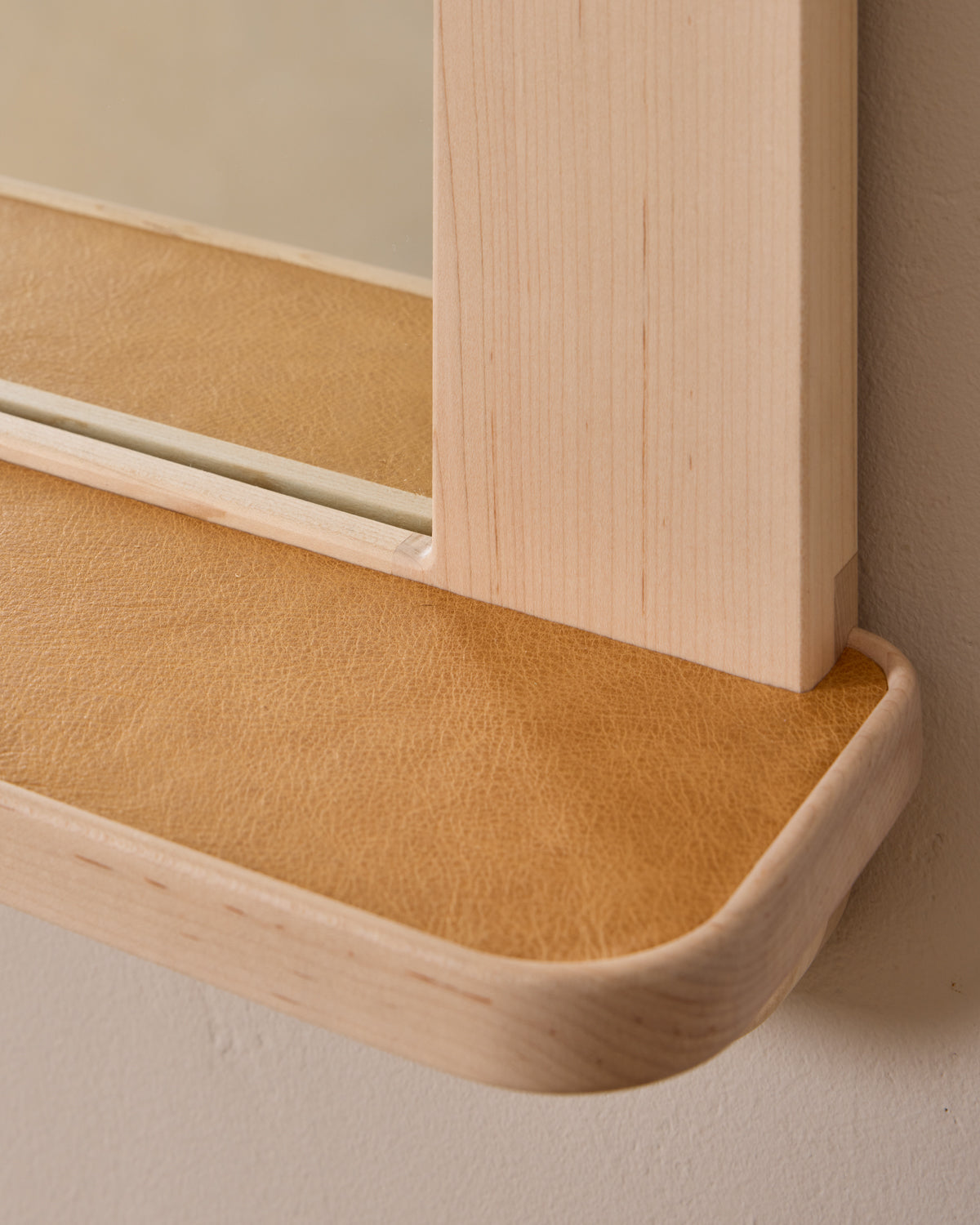 Lostine - Bennett Mirror with Shelf - Clear Maple