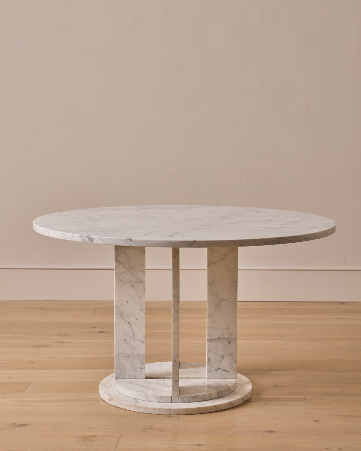 Lostine - Column Base Marble Dining Table