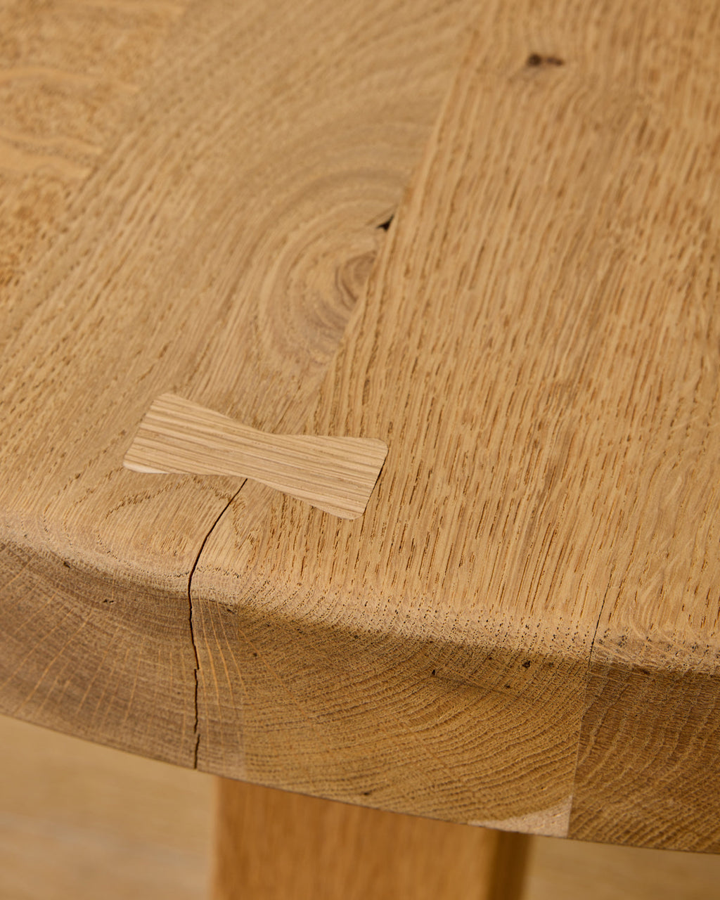 Lostine - Round Wood Coffee Table