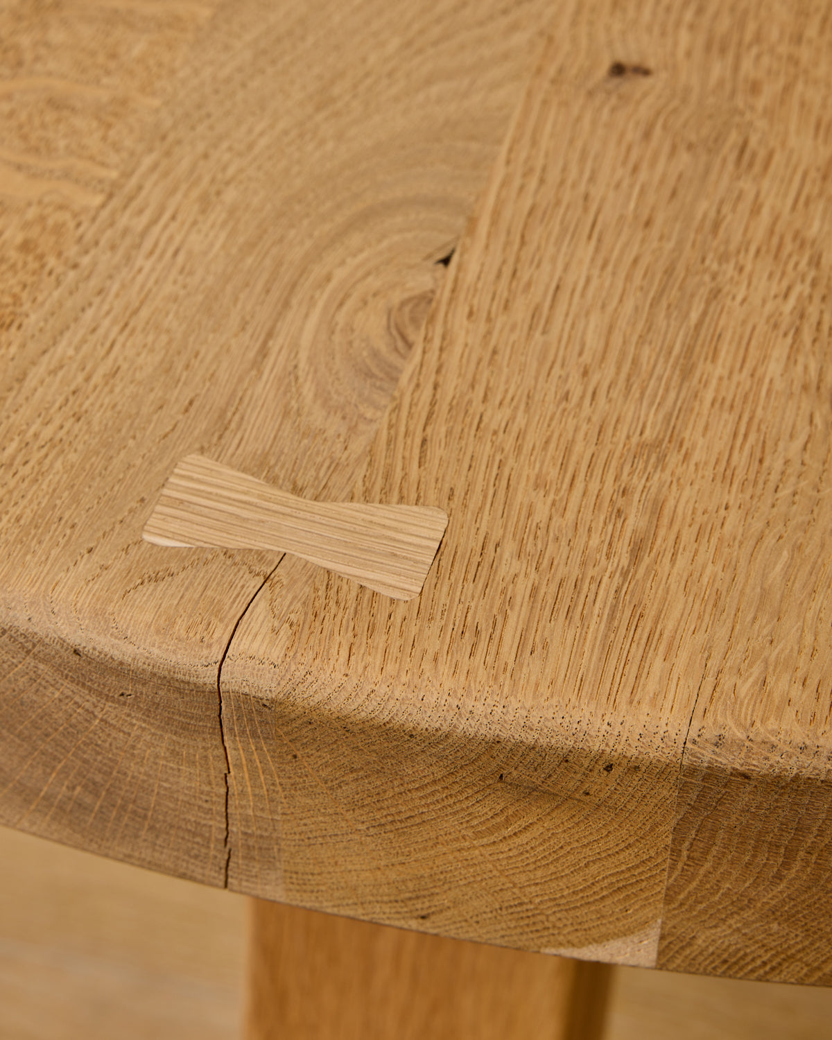 Lostine - Round Wood Coffee Table