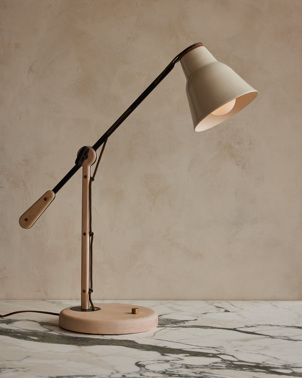 Lostine - Alek Desk Lamp