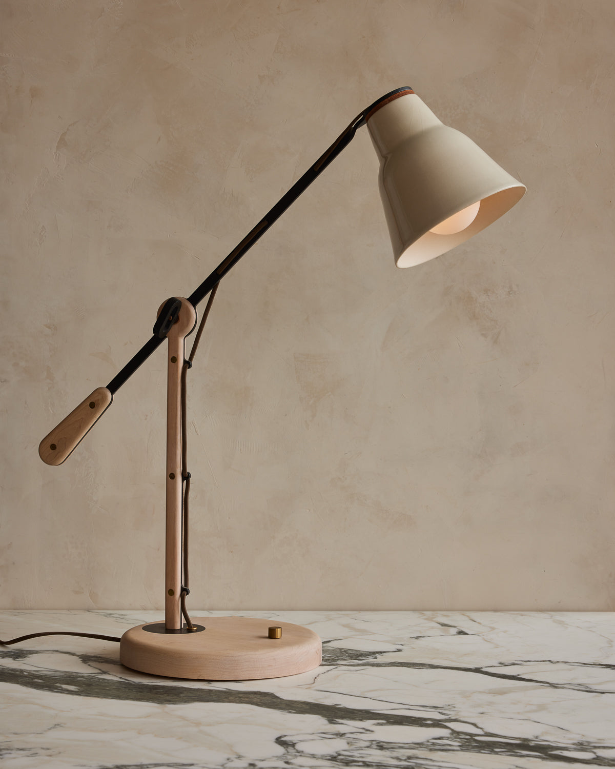Lostine - Alek Desk Lamp