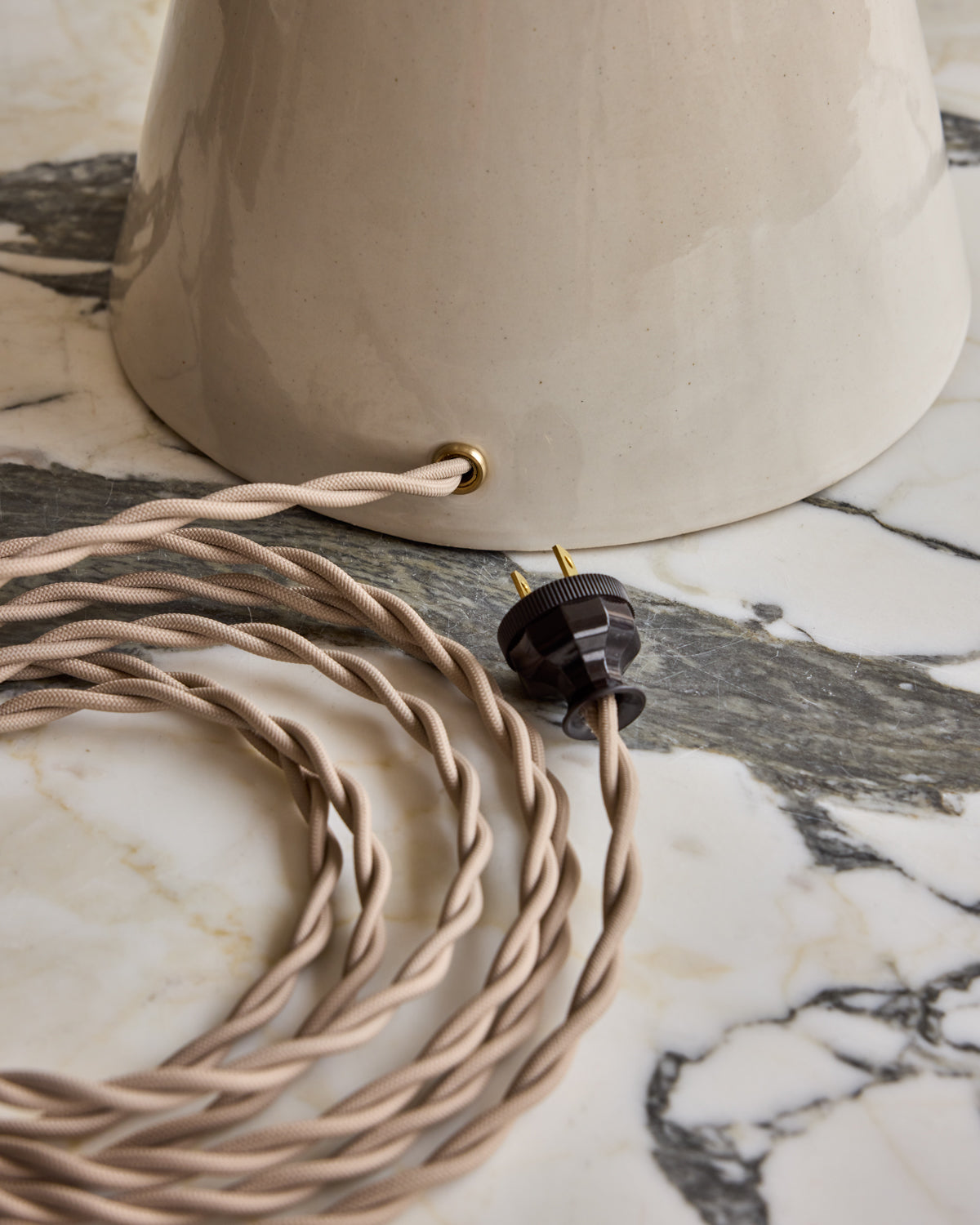 Lostine - Ceramic Table Lamp - Salt Ring