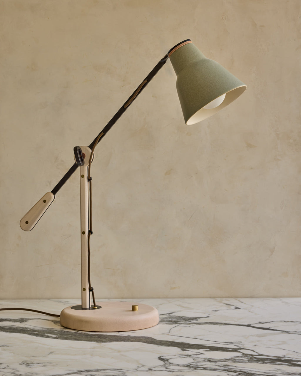 Lostine - Alek Desk Lamp
