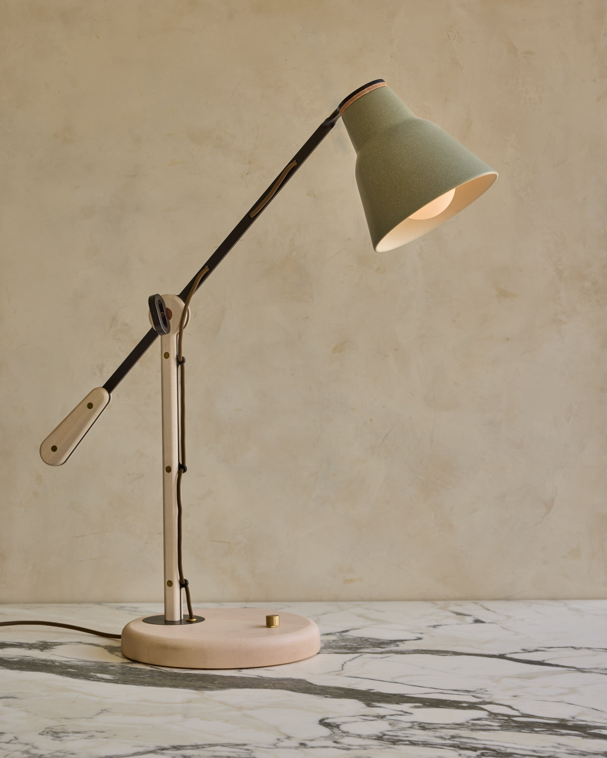 Lostine - Alek Desk Lamp