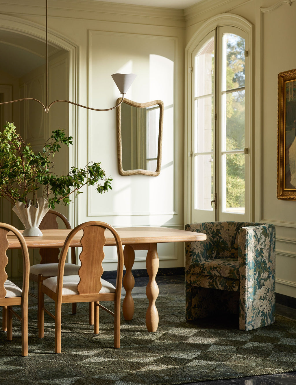 Lulu and Georgia - Anora Mirror