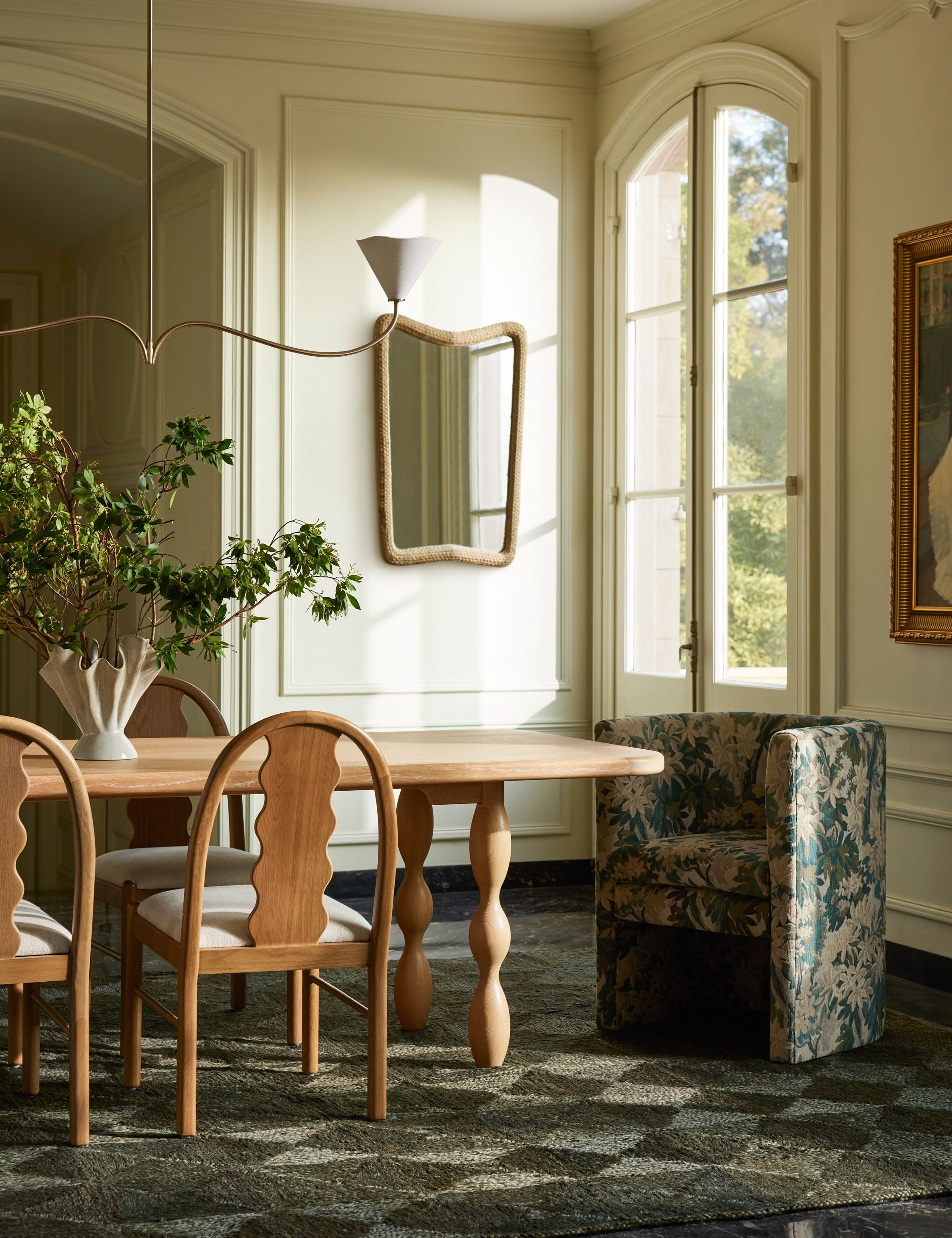 Lulu and Georgia - Anora Mirror