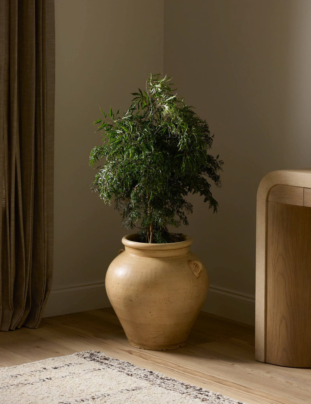 Lulu and Georgia - Afet Vase
