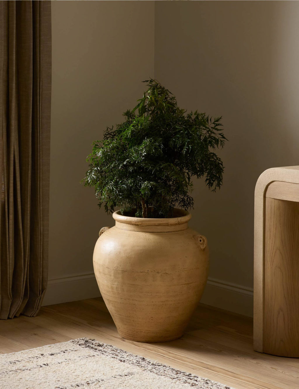 Lulu and Georgia - Afet Vase