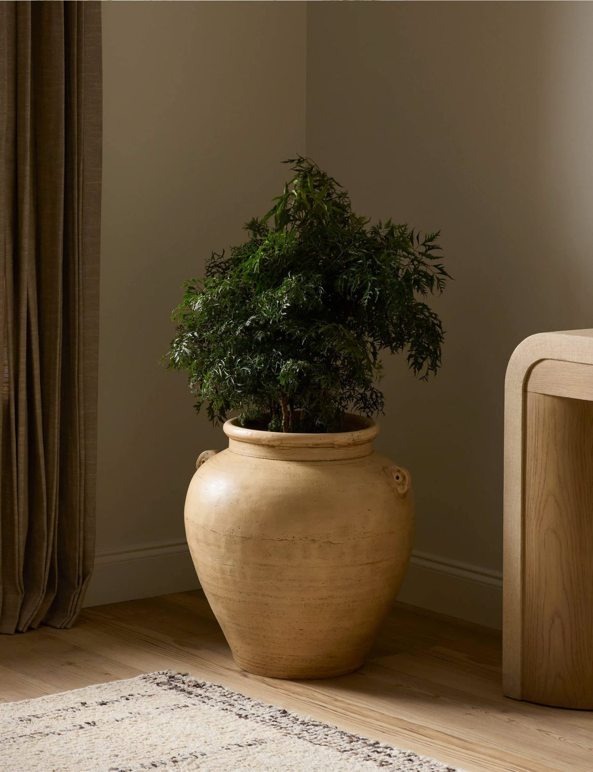 Lulu and Georgia - Afet Vase