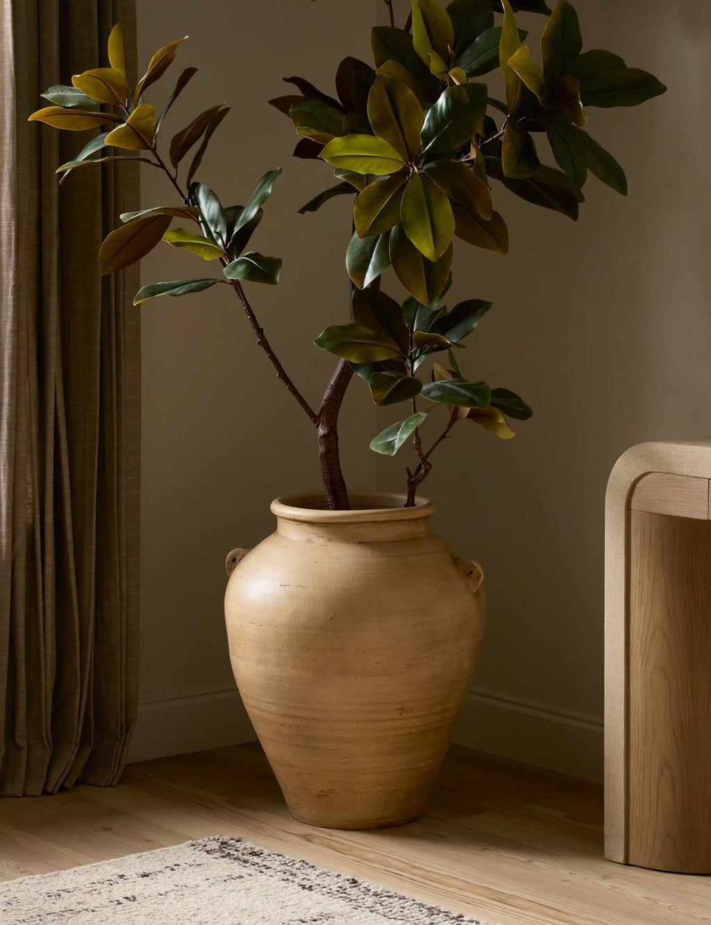 Lulu and Georgia - Afet Vase