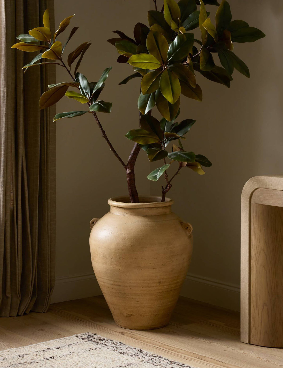 Lulu and Georgia - Afet Vase