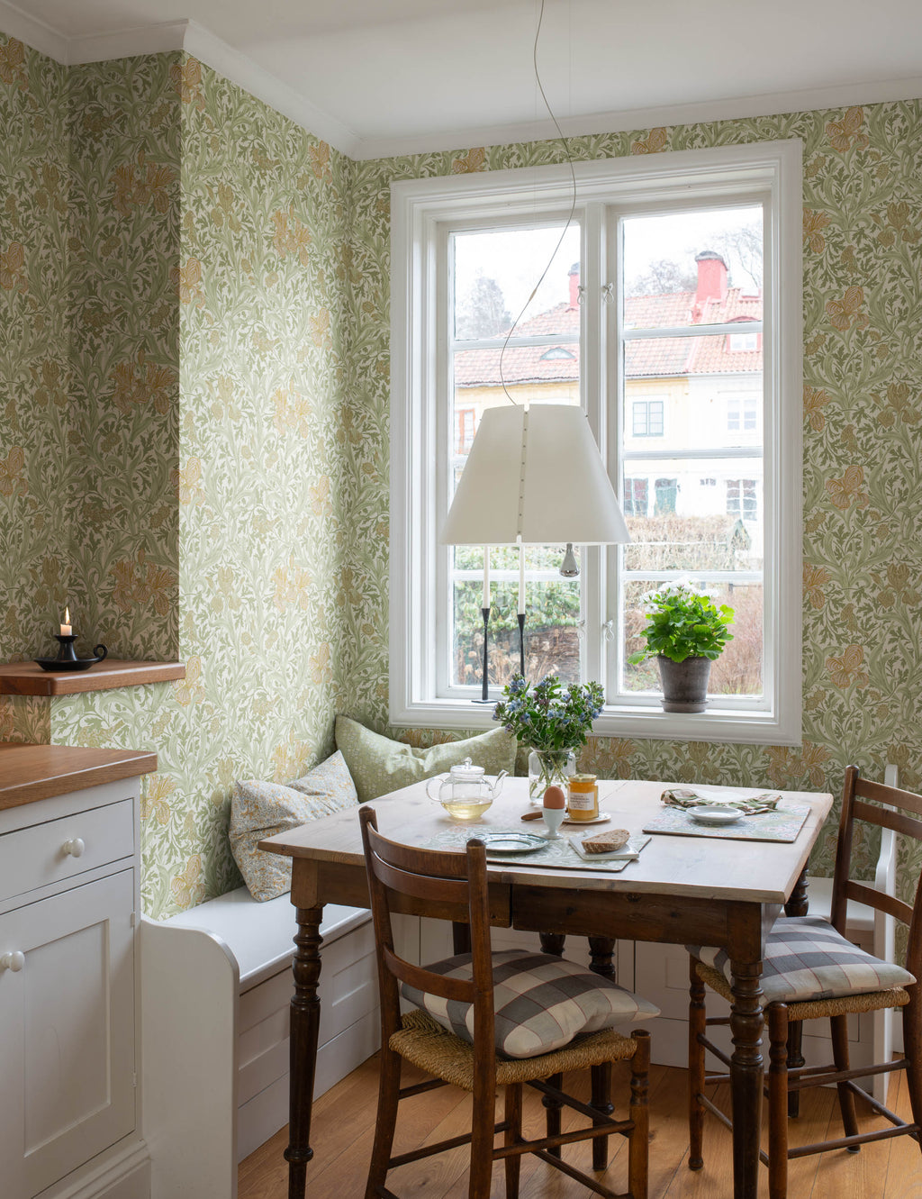 Lulu and Georgia - Iris Wallpaper by Morris & Co.