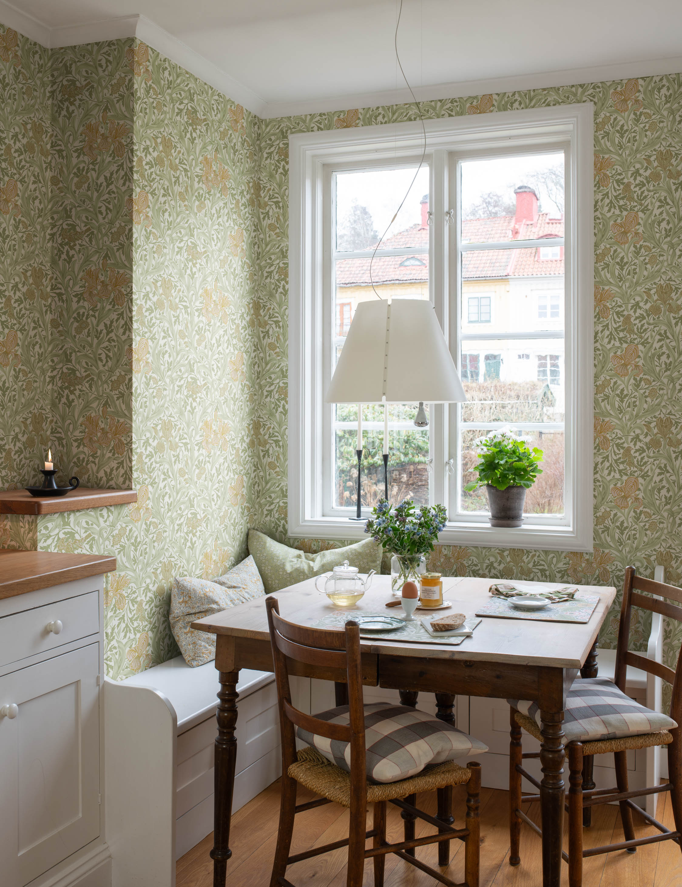 Lulu and Georgia - Iris Wallpaper by Morris & Co.