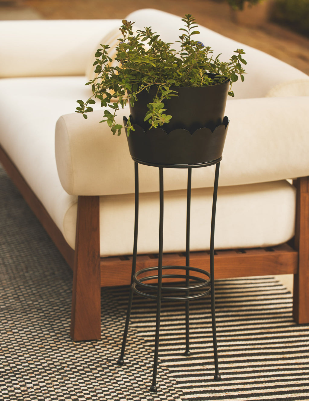 Lulu and Georgia - Onyx Indoor/Outdoor Planter