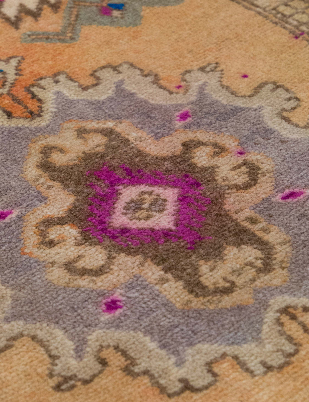 Lulu and Georgia - Vintage Turkish Hand - Knotted Wool Mini Rug No. 328, 1'5" x 3'5"