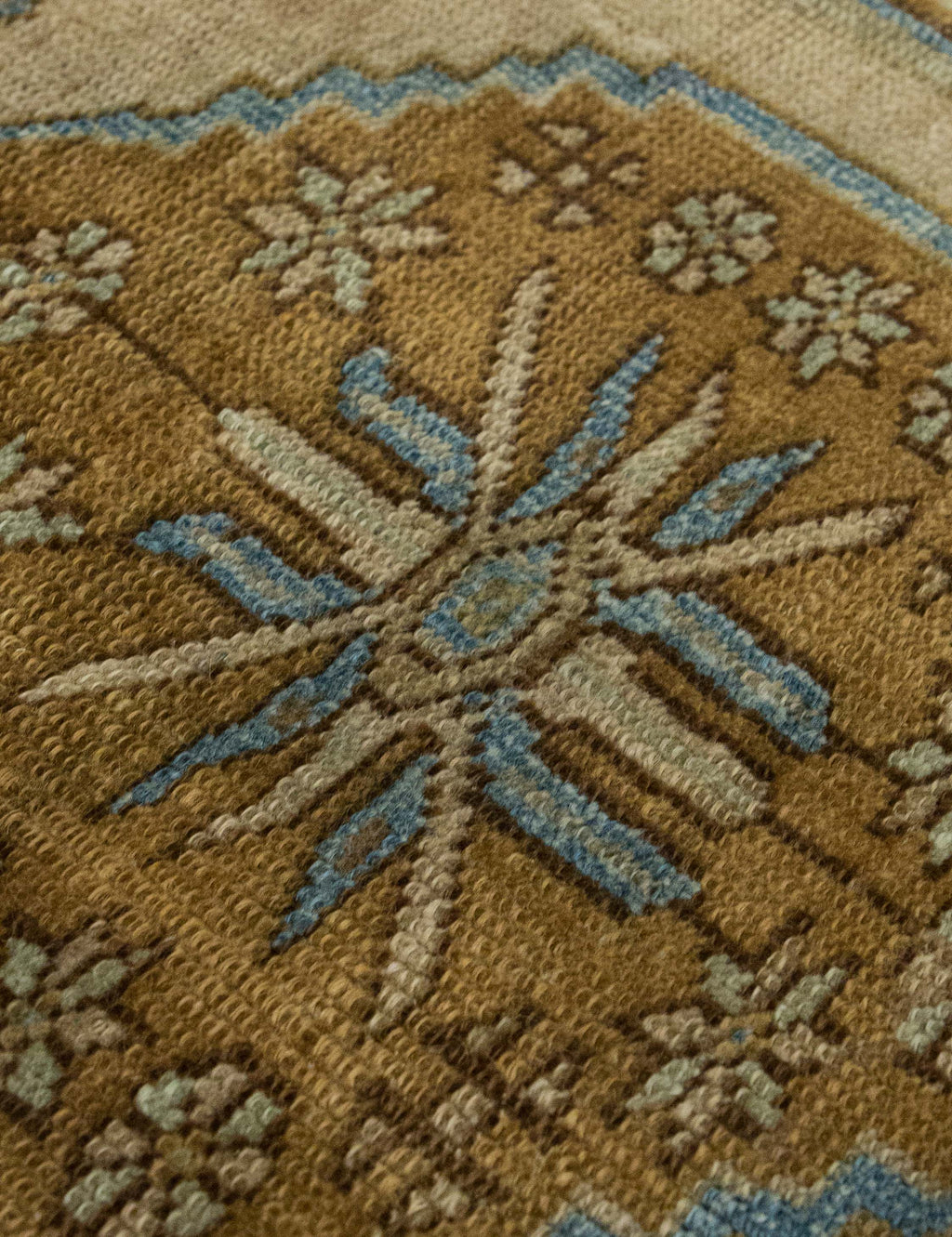 Lulu and Georgia - Vintage Turkish Hand - Knotted Wool Mini Rug No. 333, 1'4" x 2'9"