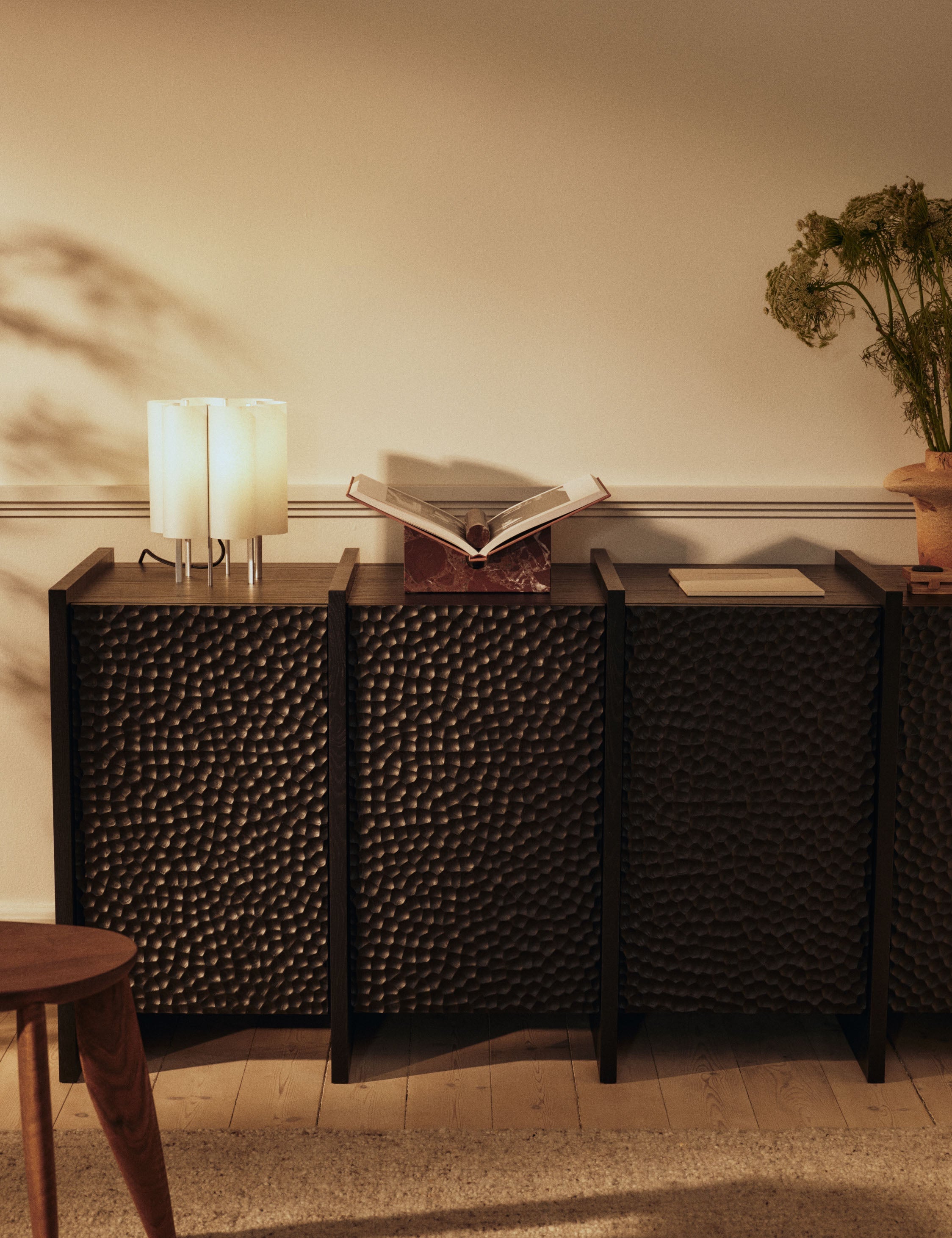 Lulu and Georgia - Tvara Book Stand by Ferm Living