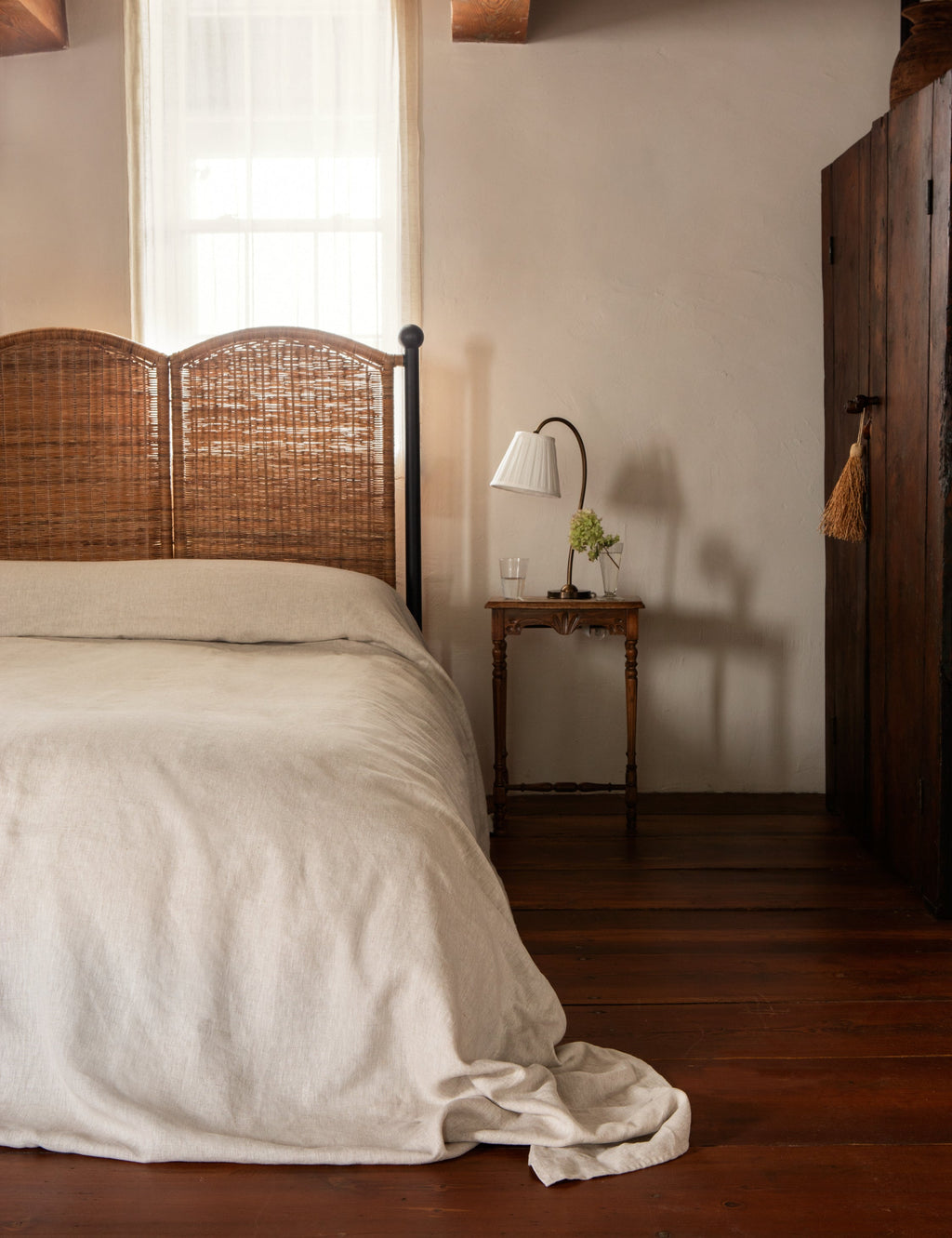 Lulu and Georgia - Bonnet Platform Bed