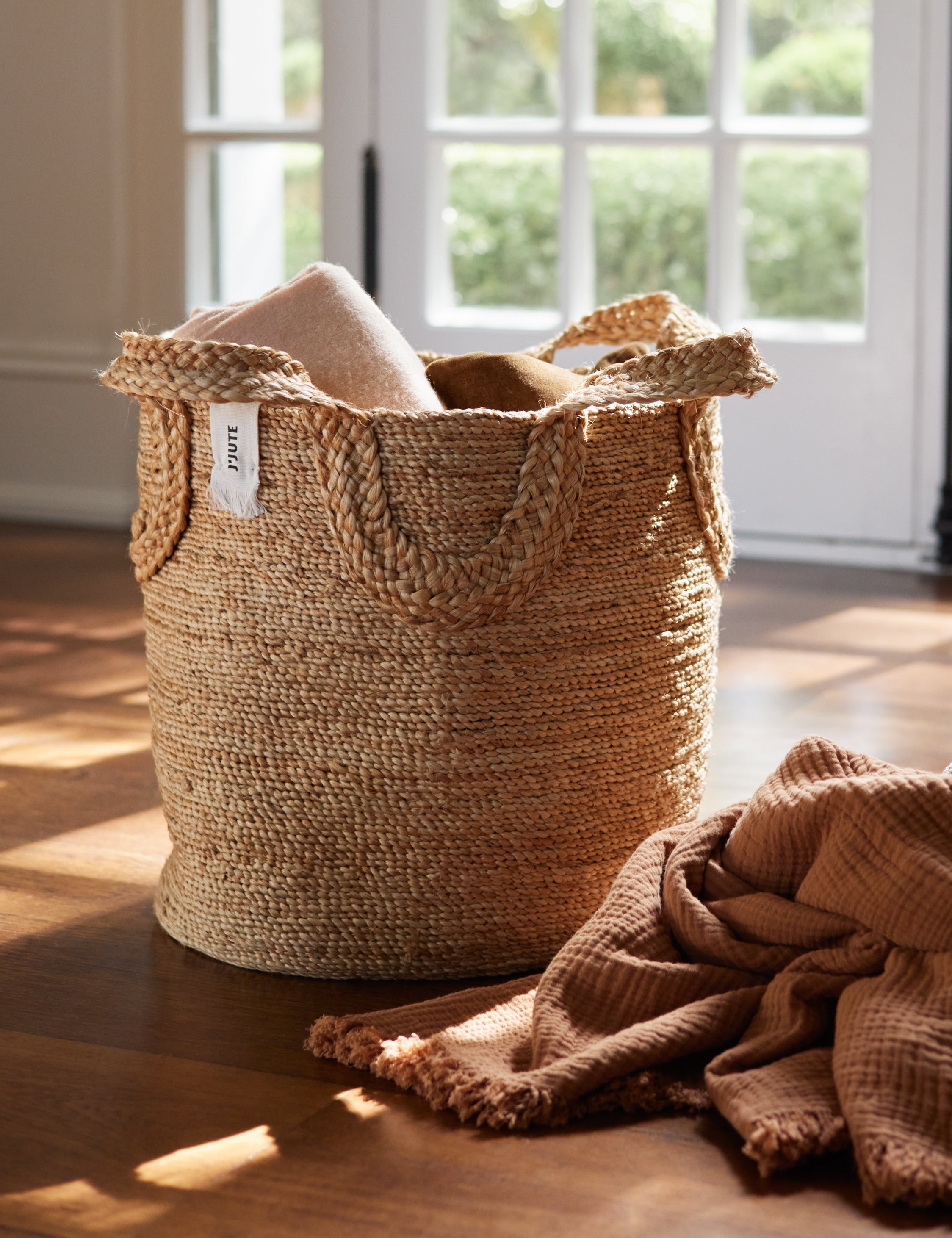 Lulu and Georgia - Ecole Basket, Tall by J'Jute