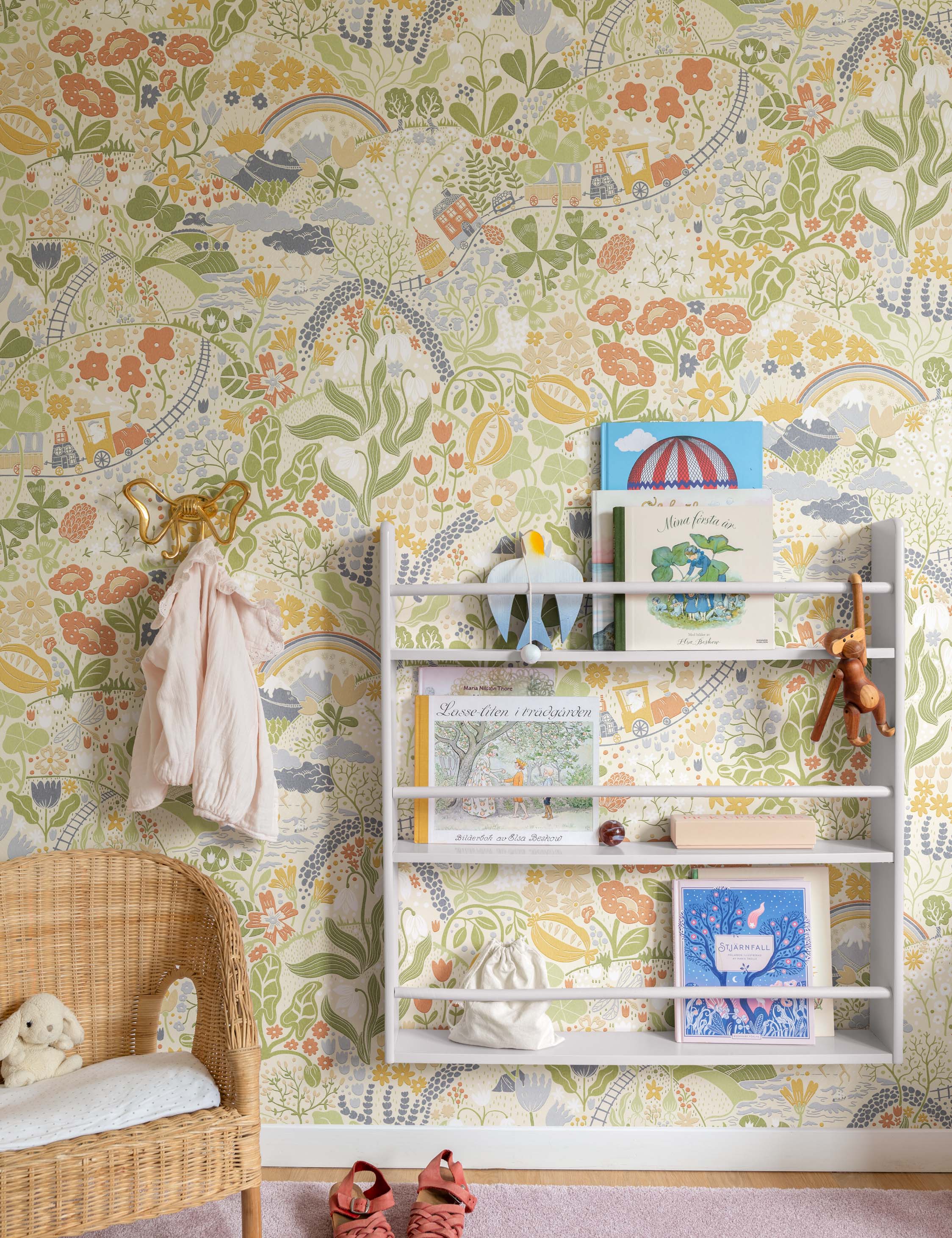Lulu and Georgia - Taget Wallpaper Mural by Lina Schnaufer