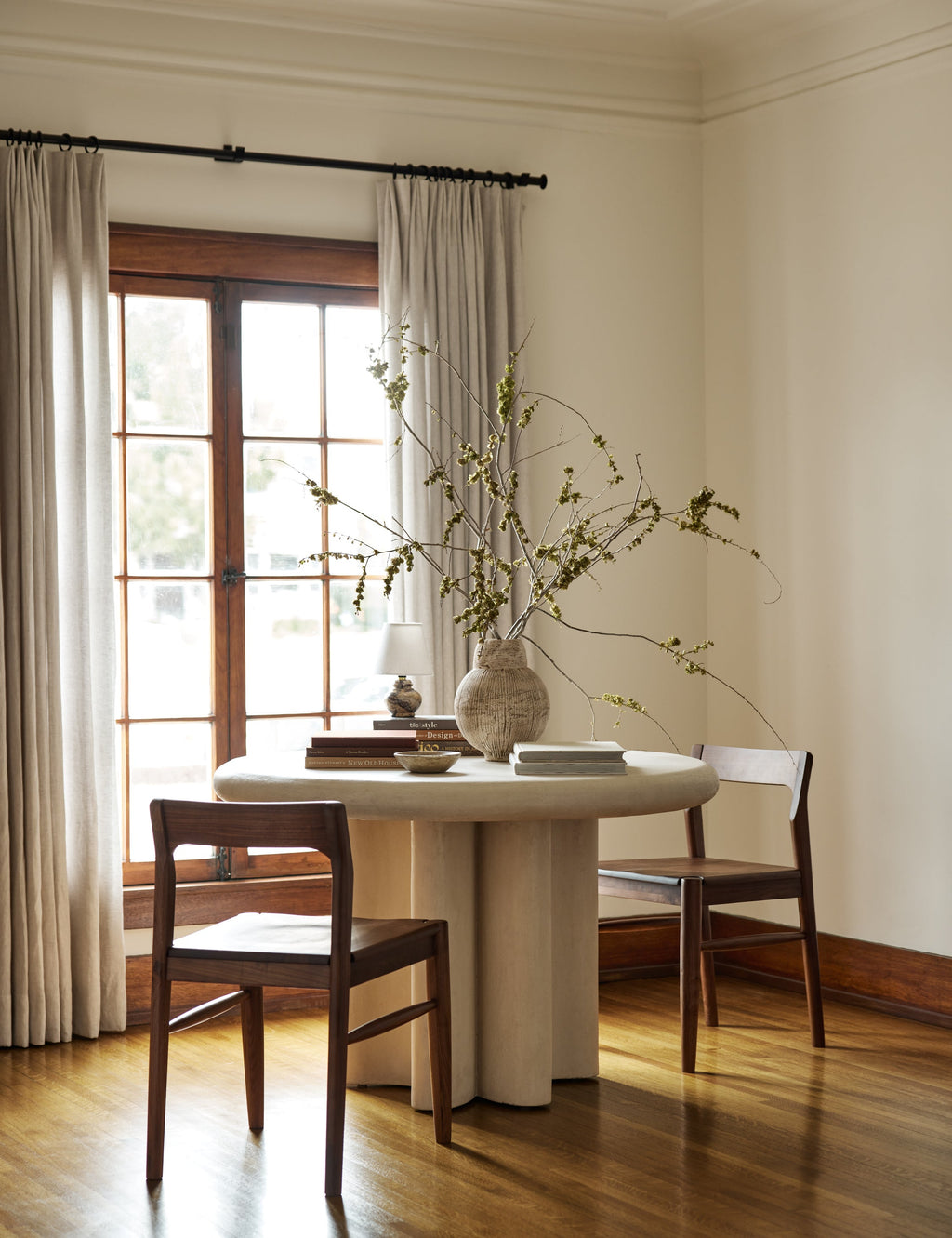 Lulu and Georgia - Ruiz Indoor / Outdoor Round Dining Table