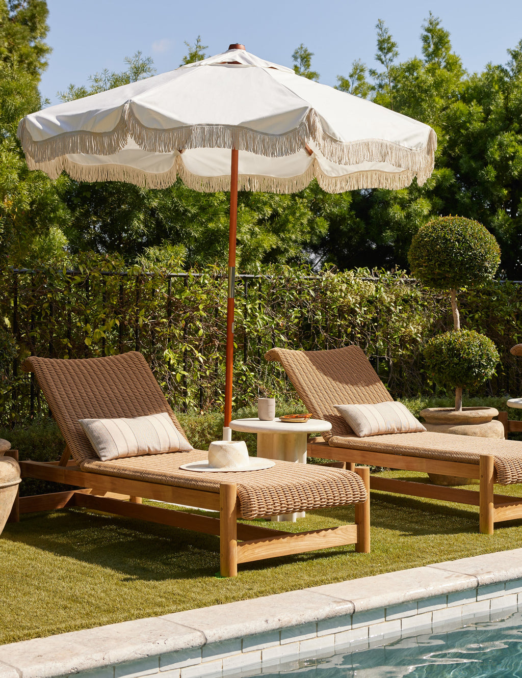 Lulu and Georgia - Ruiz Indoor / Outdoor Round Side Table