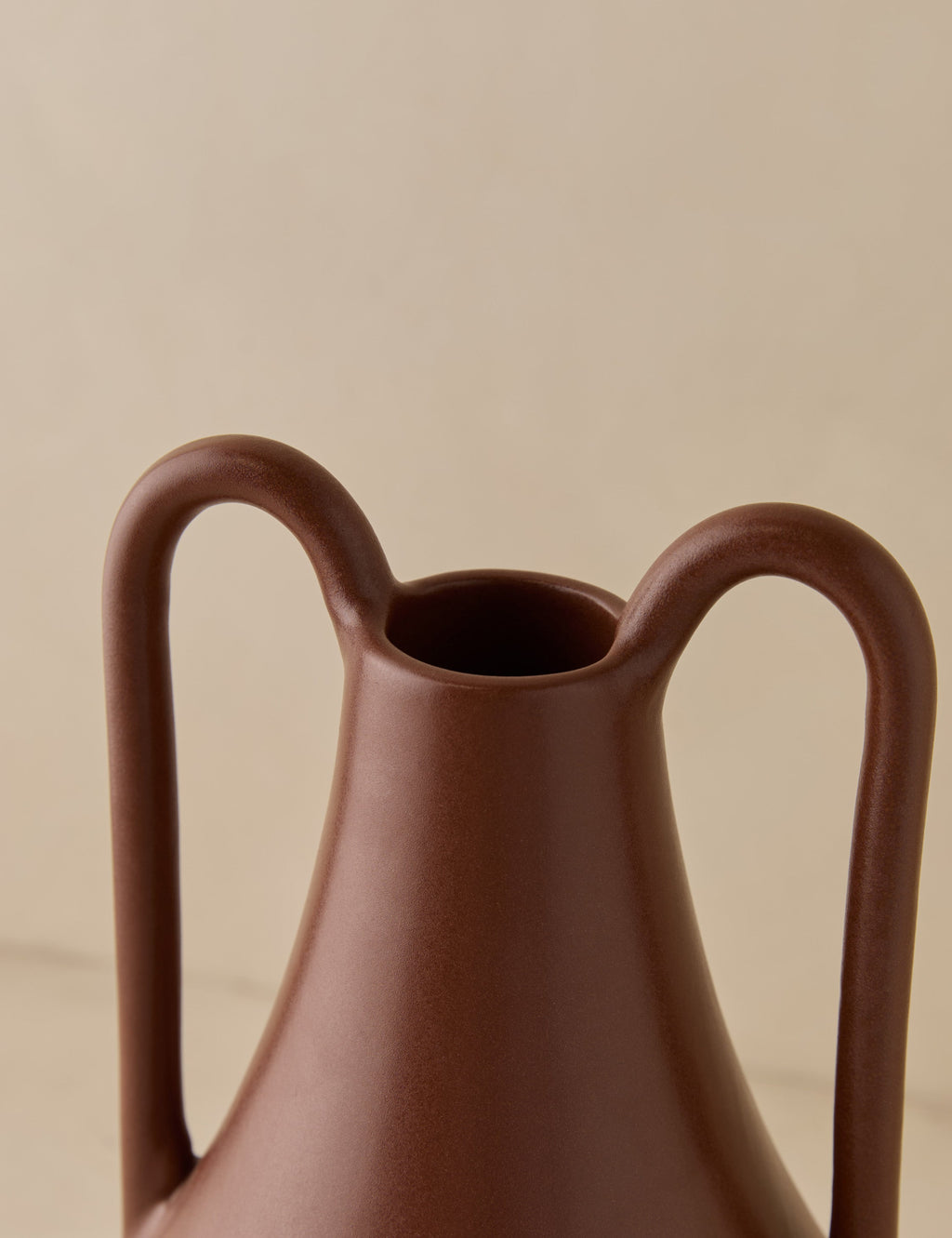 Lulu and Georgia - Syna Vase