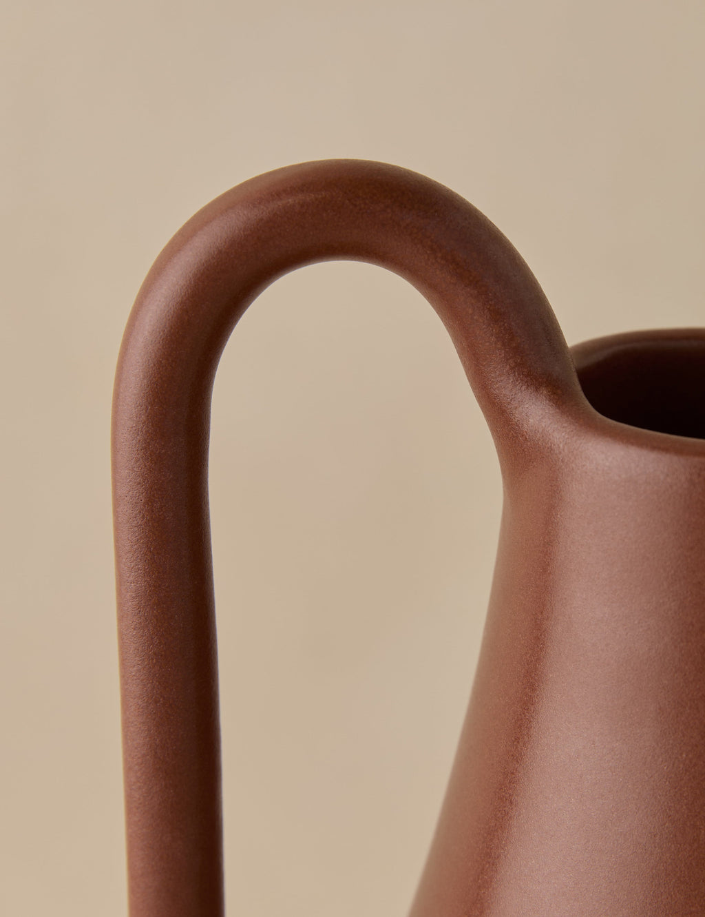 Lulu and Georgia - Syna Vase