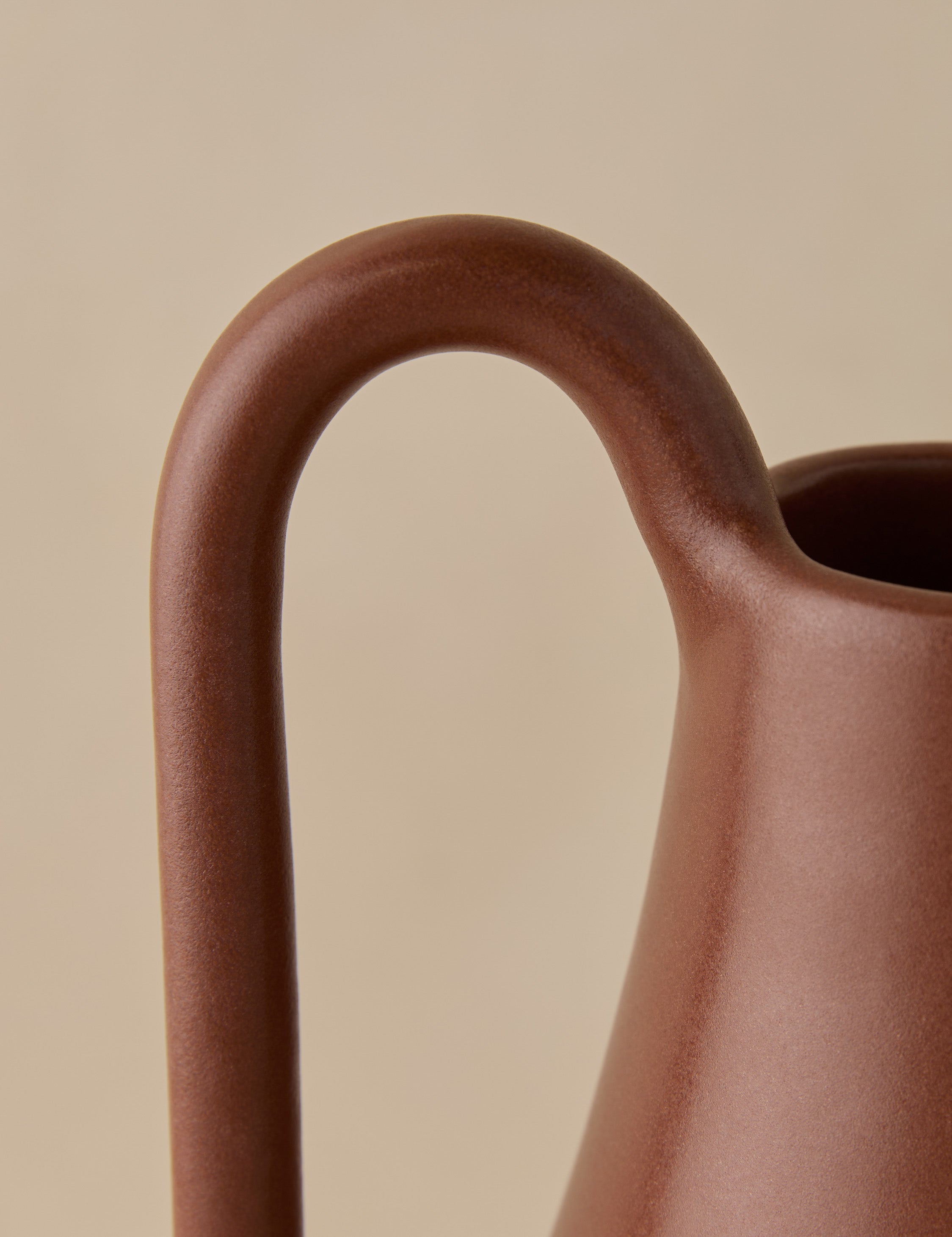 Lulu and Georgia - Syna Vase