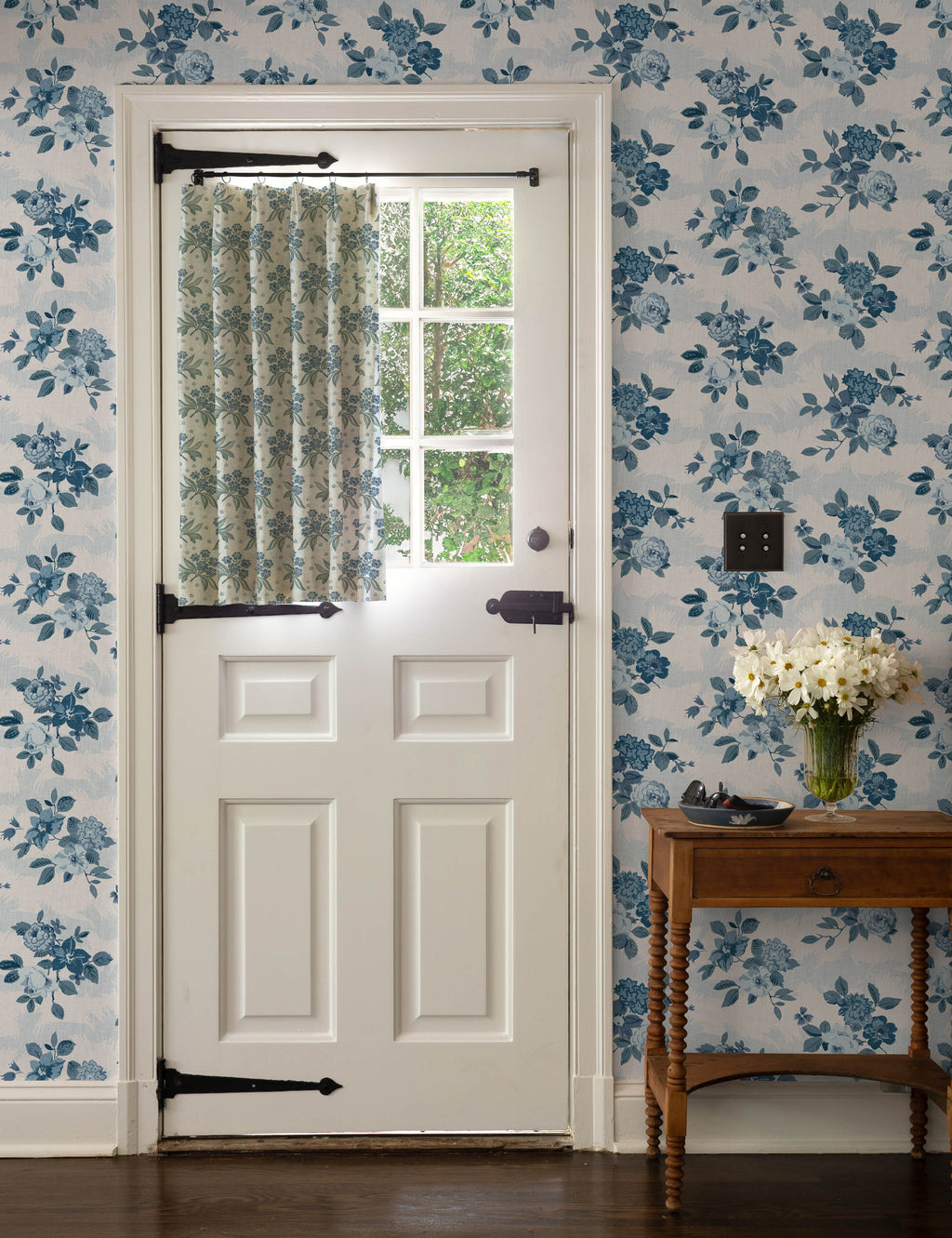 Lulu and Georgia - Theodora Grasscloth Wallpaper by Nathan Turner