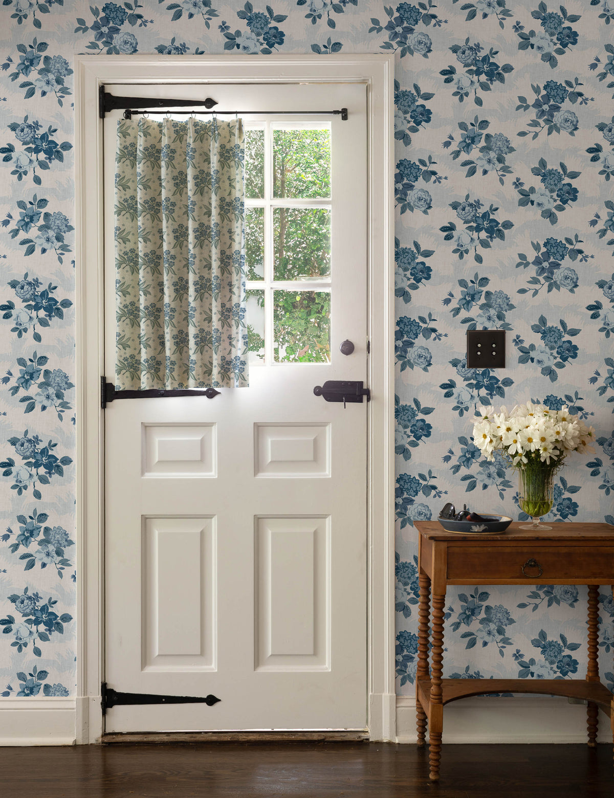 Lulu and Georgia - Theodora Grasscloth Wallpaper by Nathan Turner
