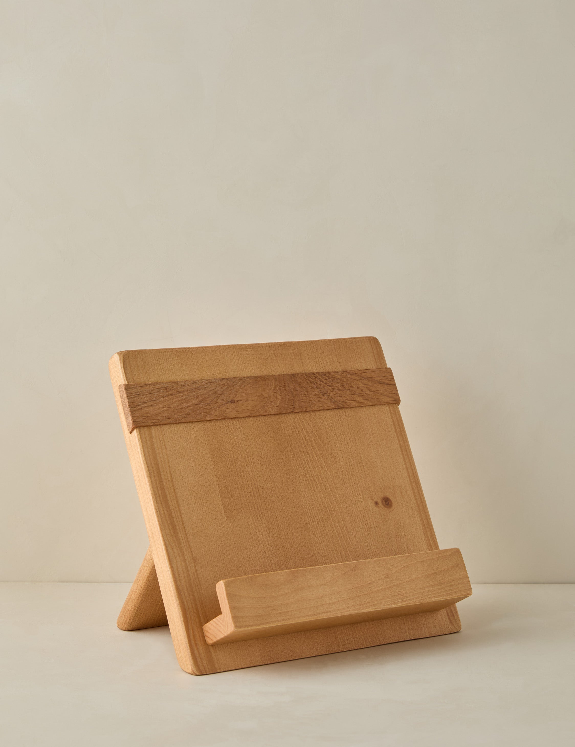 Lulu and Georgia - Mod Cookbook Holder by etúHOME